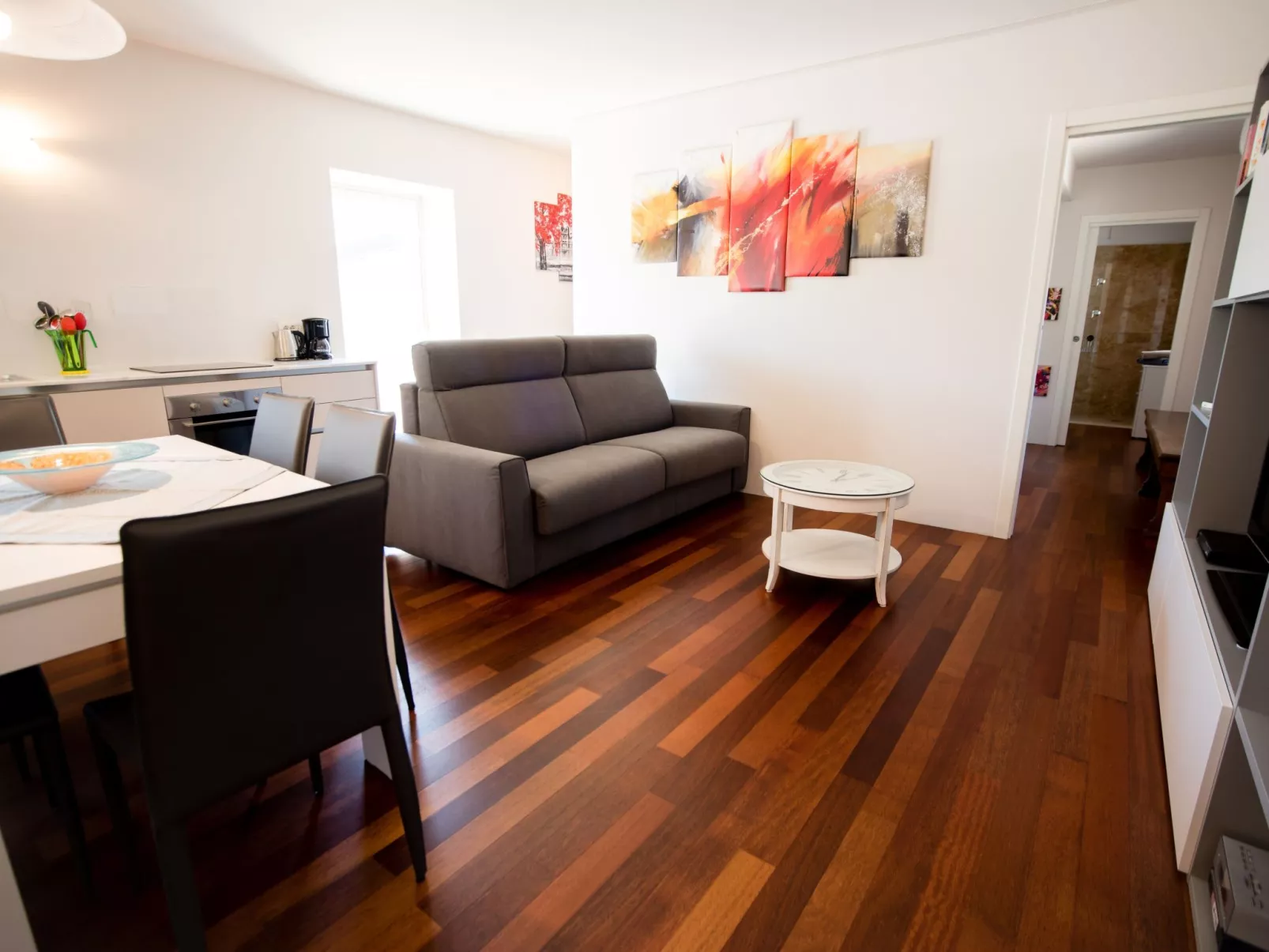 Anwesen mit Garten, Grill und Terrasse-Drinnen