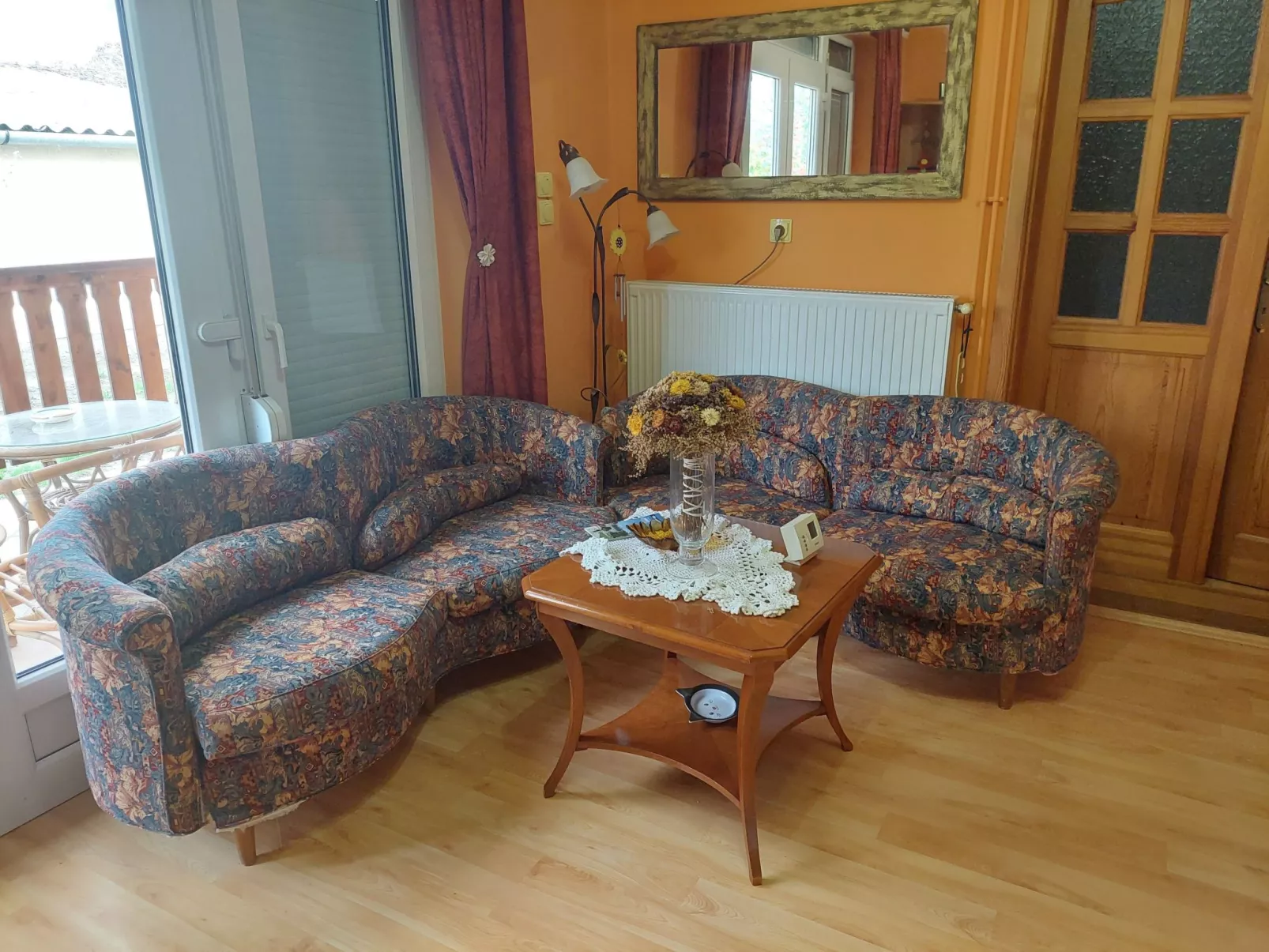 Schönes Ferienhaus mit Pool in ruhiger Lage-Dedans