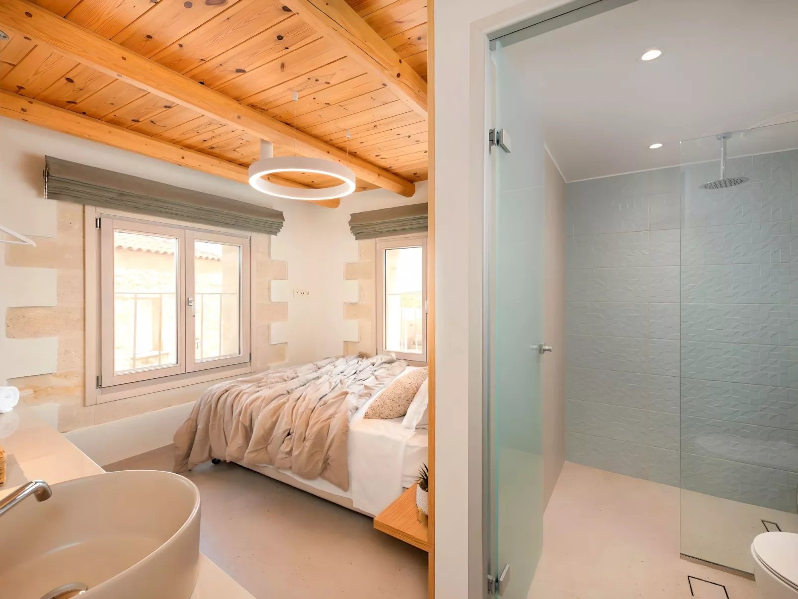 Hidden Gem Pool und Jacuzzi-Inside