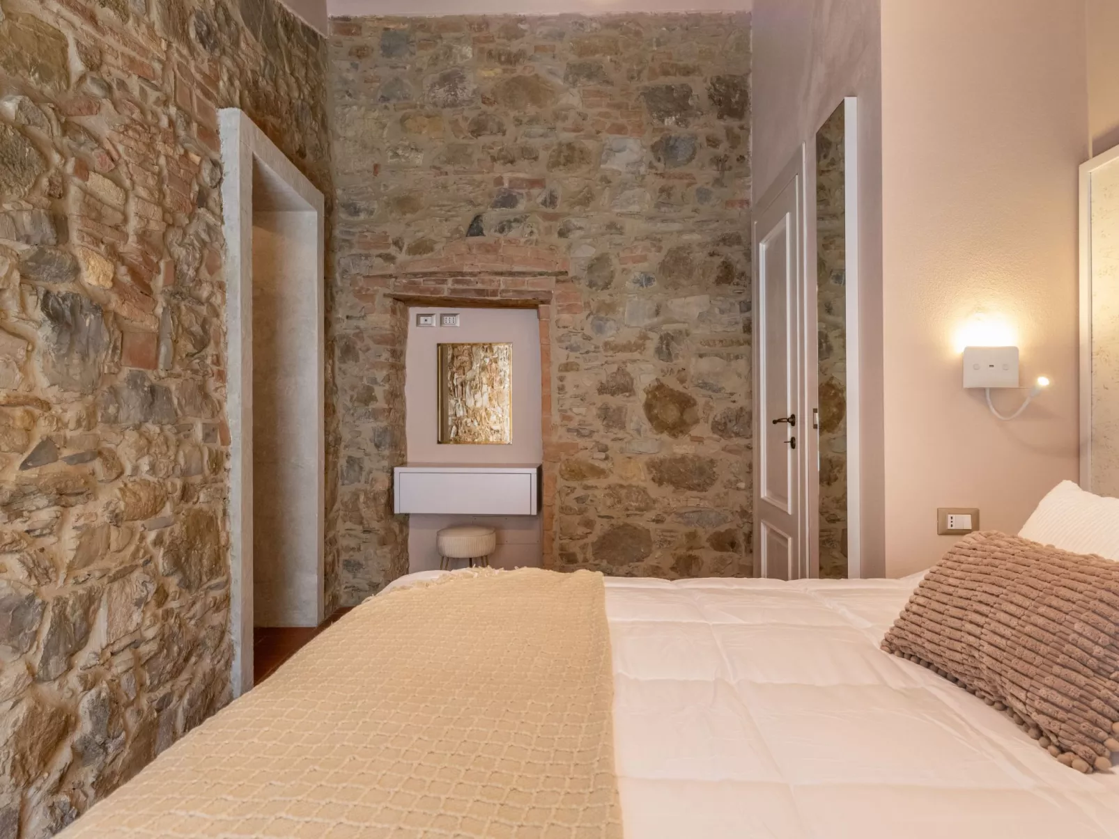 Für 10 Personen und 4 Kinder in Chianni, Toskana (Provinz Pisa)-Inside