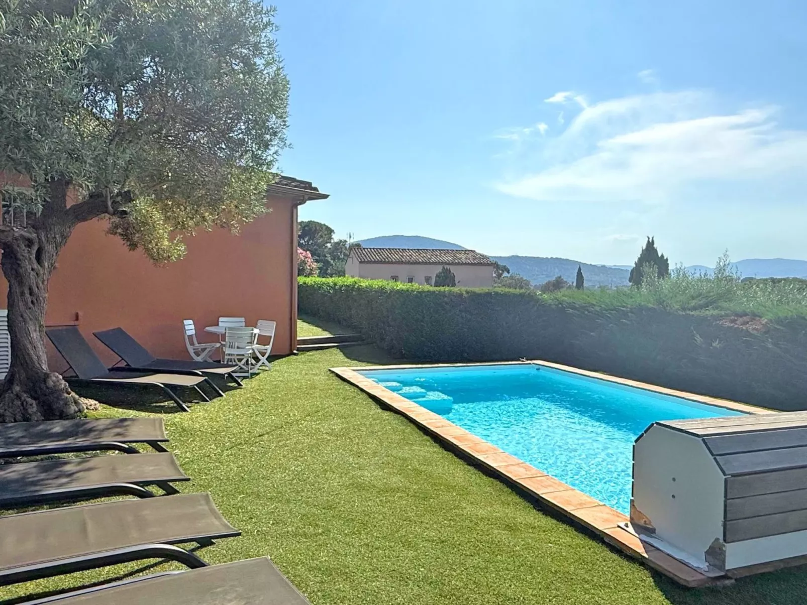 Villa Beauchene - Privates Schwimmbad - Klimaanlage - Draußen