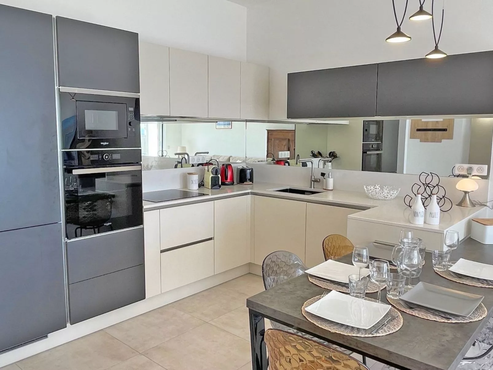 In Strandnähe-Drinnen