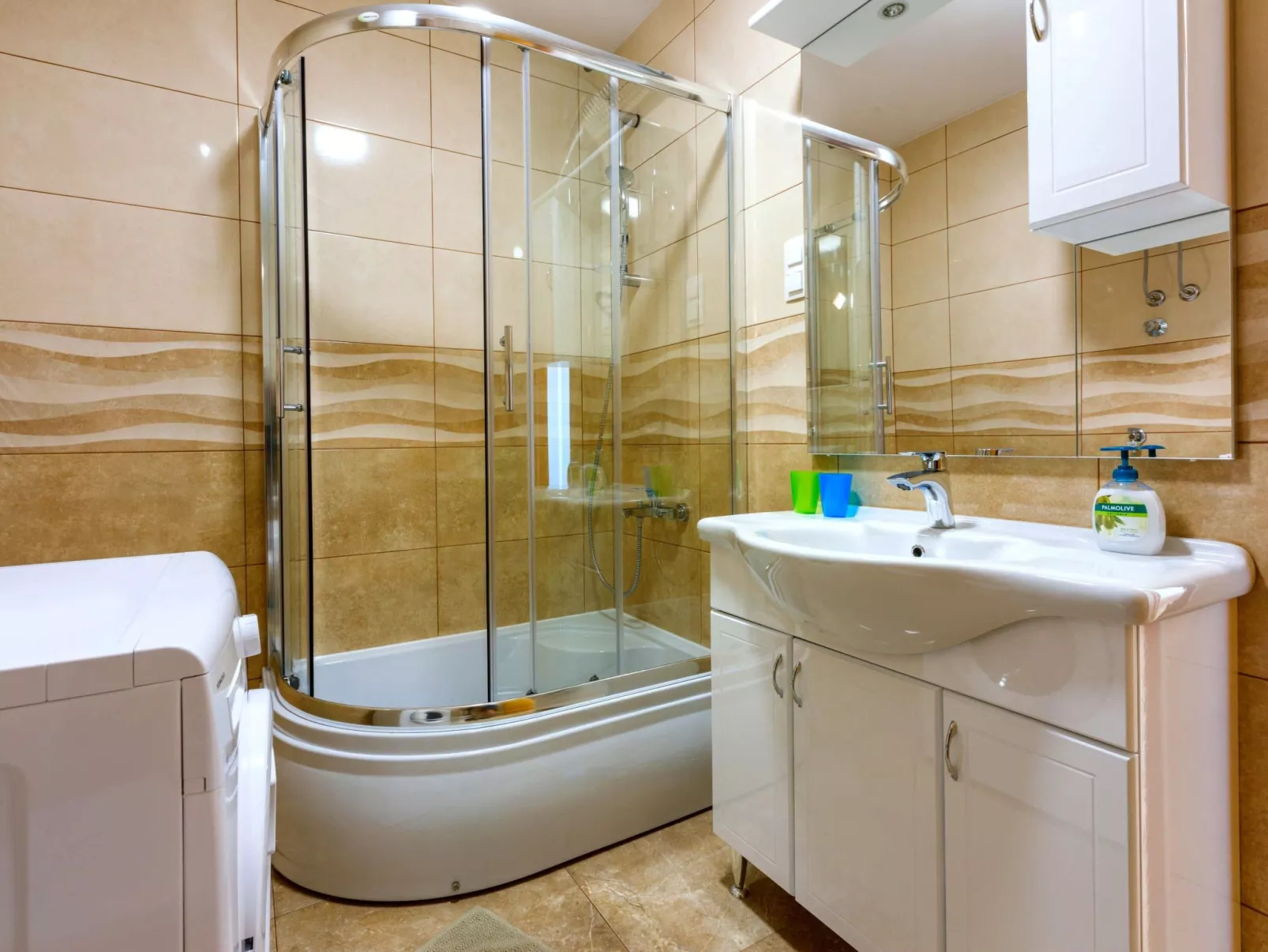 FeWo mit privatem Balkon und Gemeinschaftspool-Drinnen