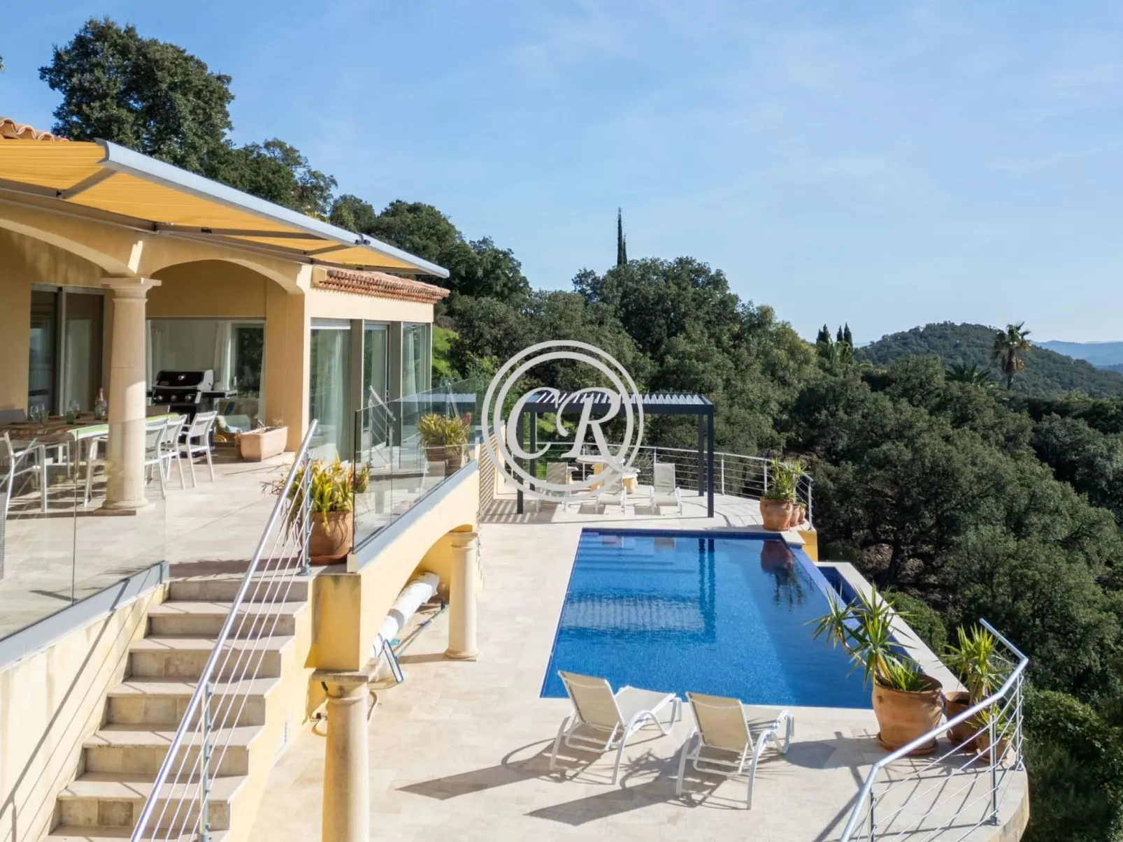 Wunderschöne Villa in Valcros mit Pool und Meerblick-Draußen