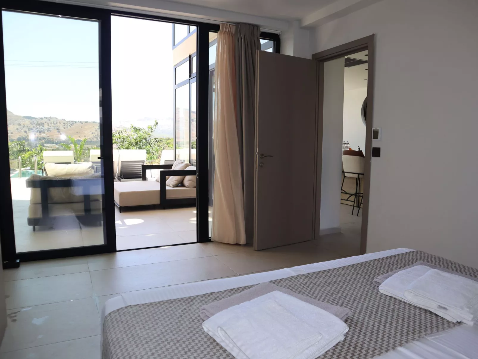 Trapezia Luxury Living -Zitrin-Dedans