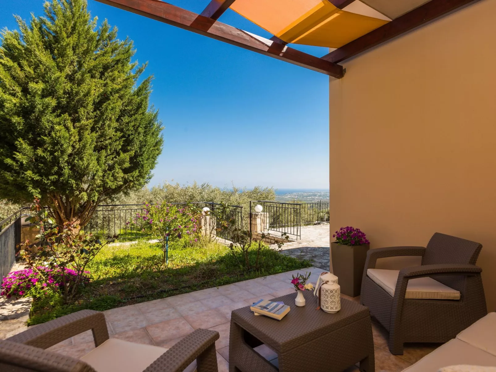 Familienfreundliche Villa mit privatem Pool und BBQ-Drinnen