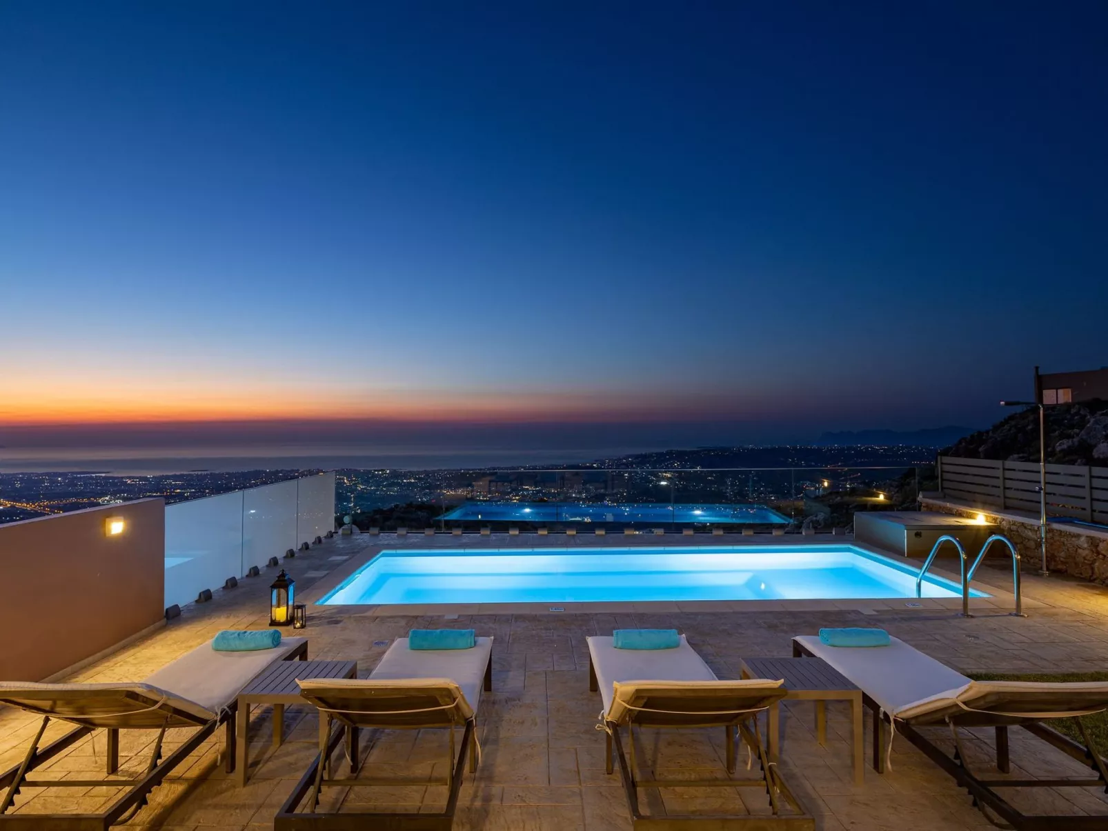 "Villa Nektar" mit privatem Pool-Dedans