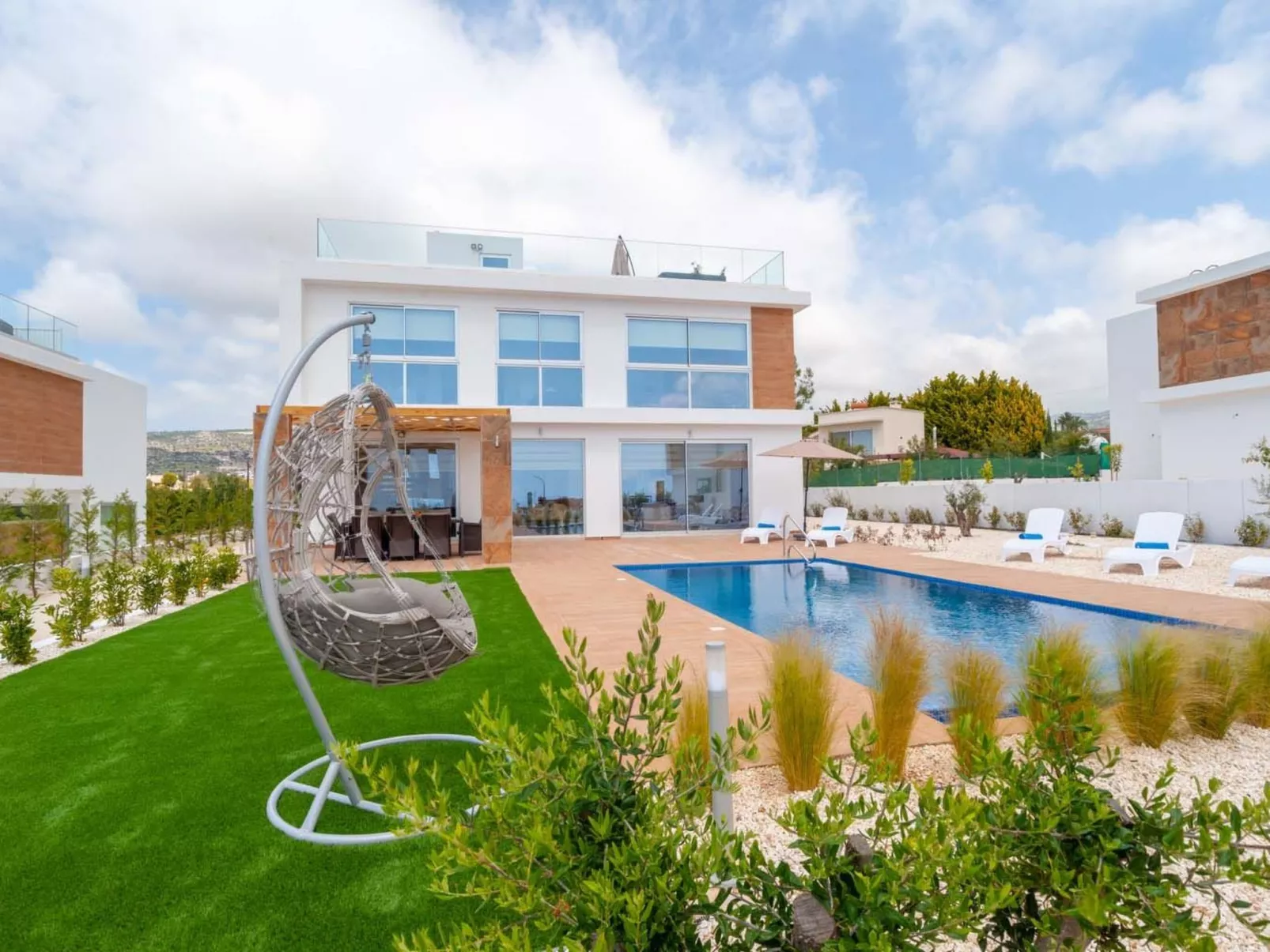 Luxuriöse Villa mit 4 Schlafzimmern, Pool und Whirlpool