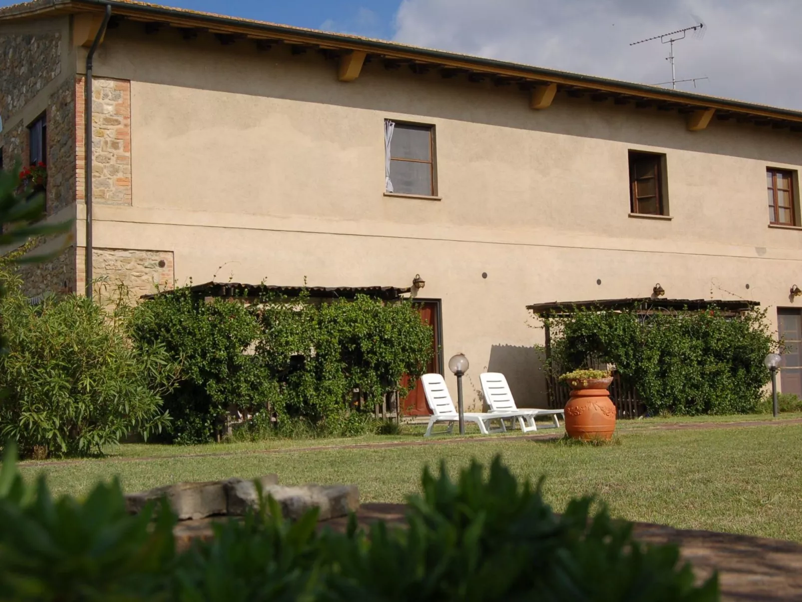 Schönes Ferienhaus in Volterra mit Großem Garten-Draußen