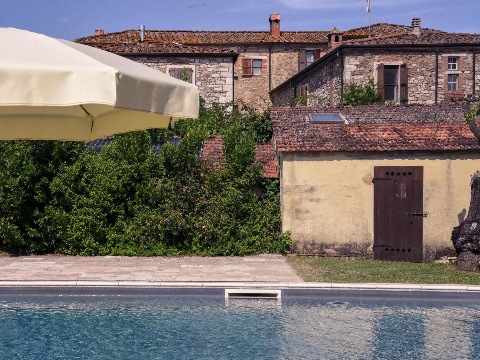 Wohnung 'Molinello pini' mit Schwimmbad-Outside