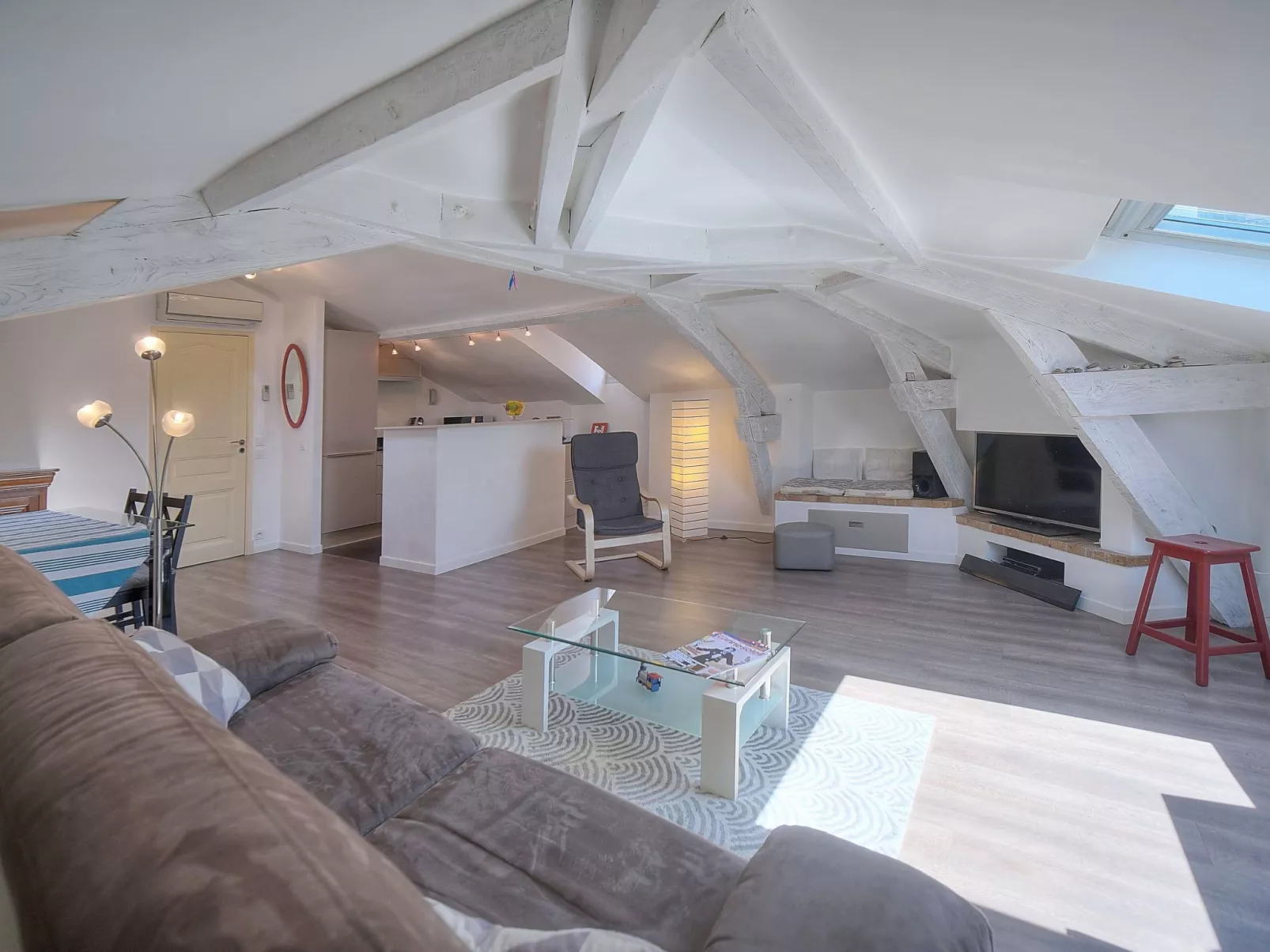 Loftartige Wohnung in ruhiger Lage in Cannes-Drinnen