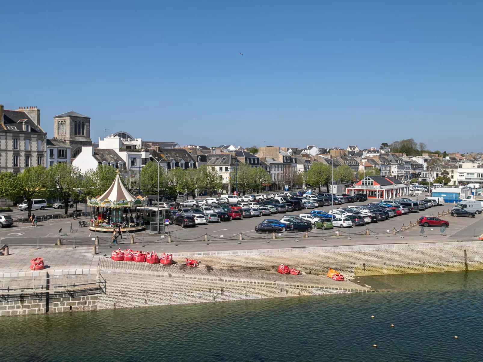 Villa mit großem Grundstück direkt am Mer-Umgebung