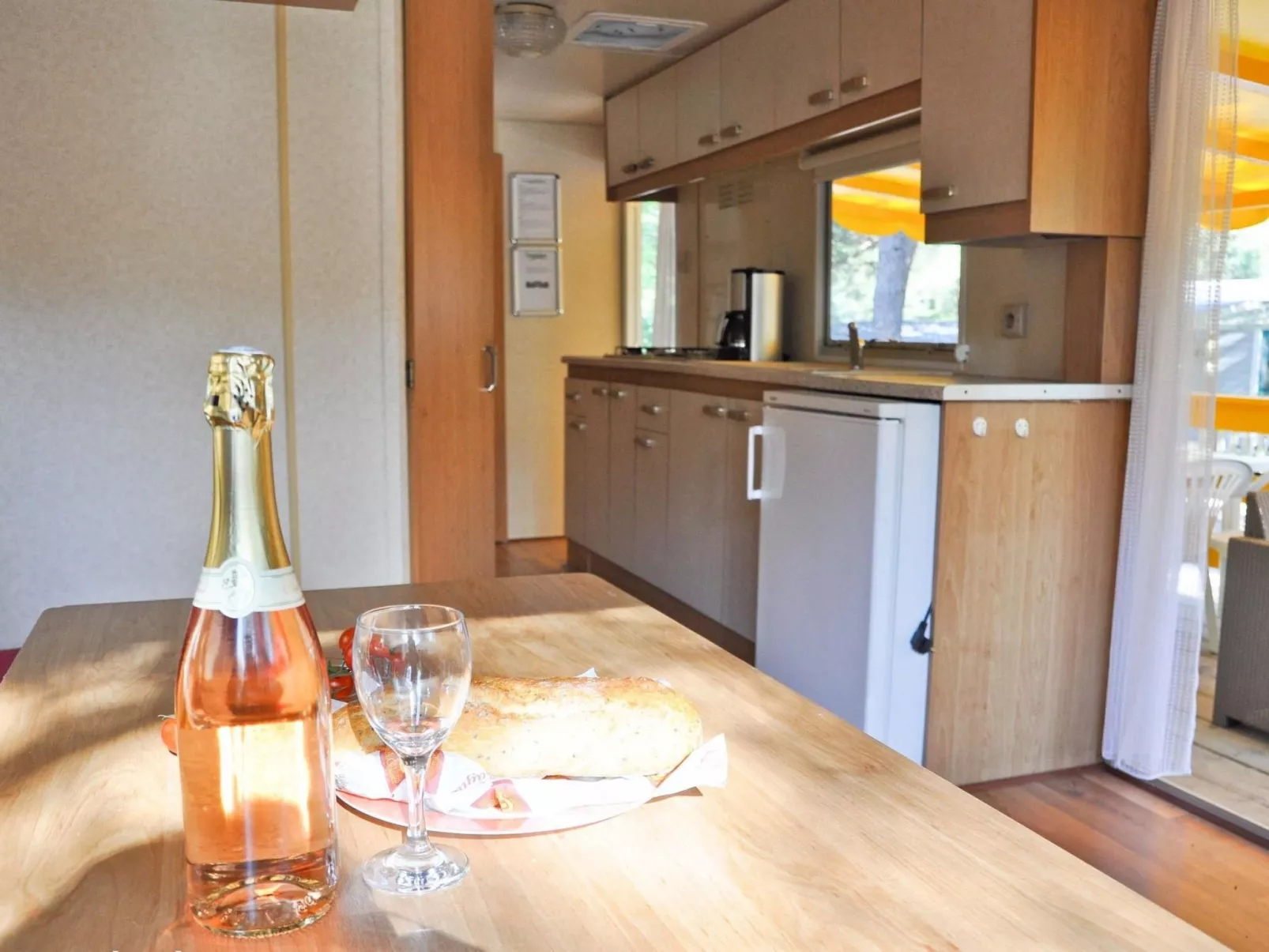 Stacaravan camping Lei Suves cote d'azur Var-Dedans