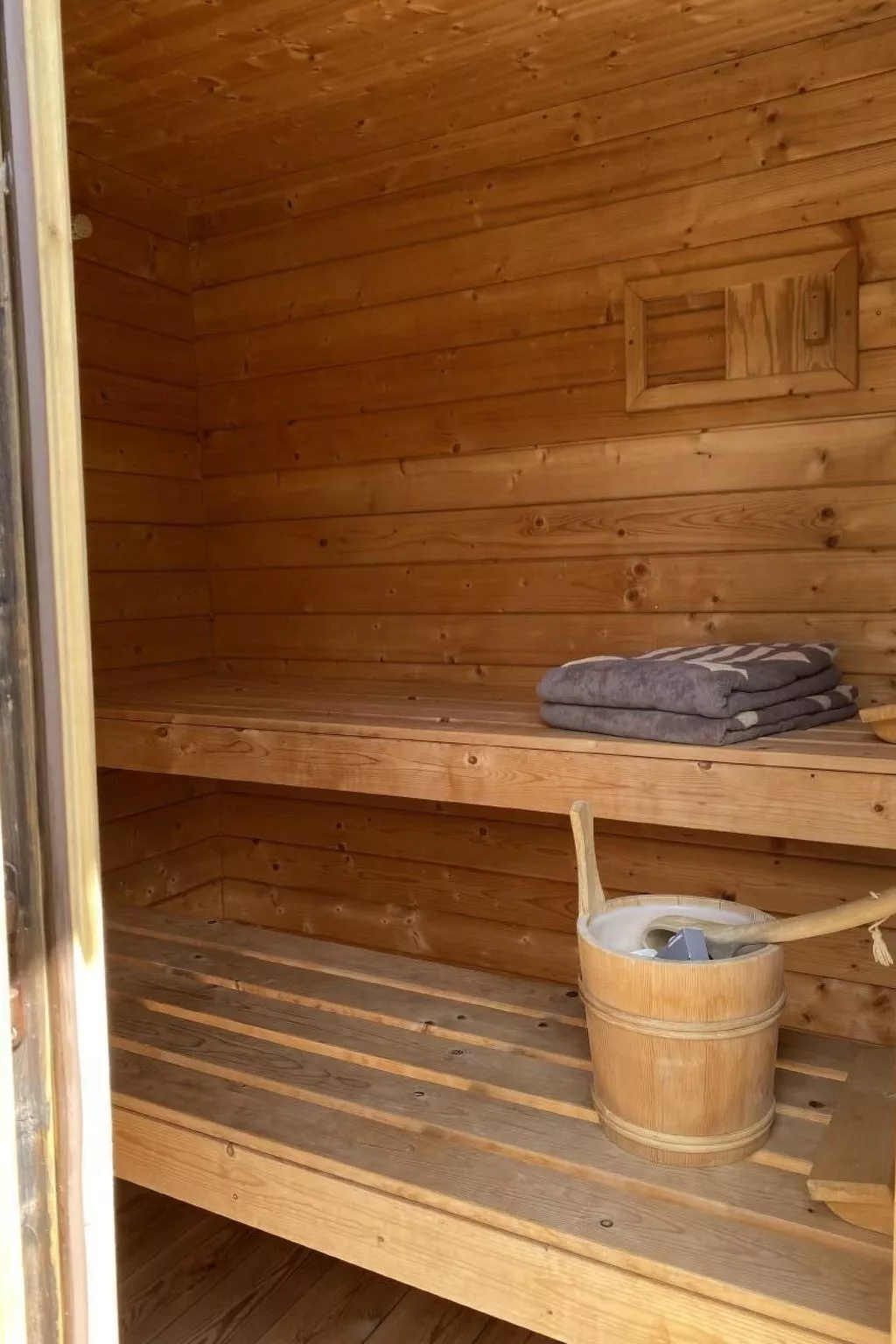 Top -Rustico mit Aussenwhirlpool beheizt und Sauna-Dehors