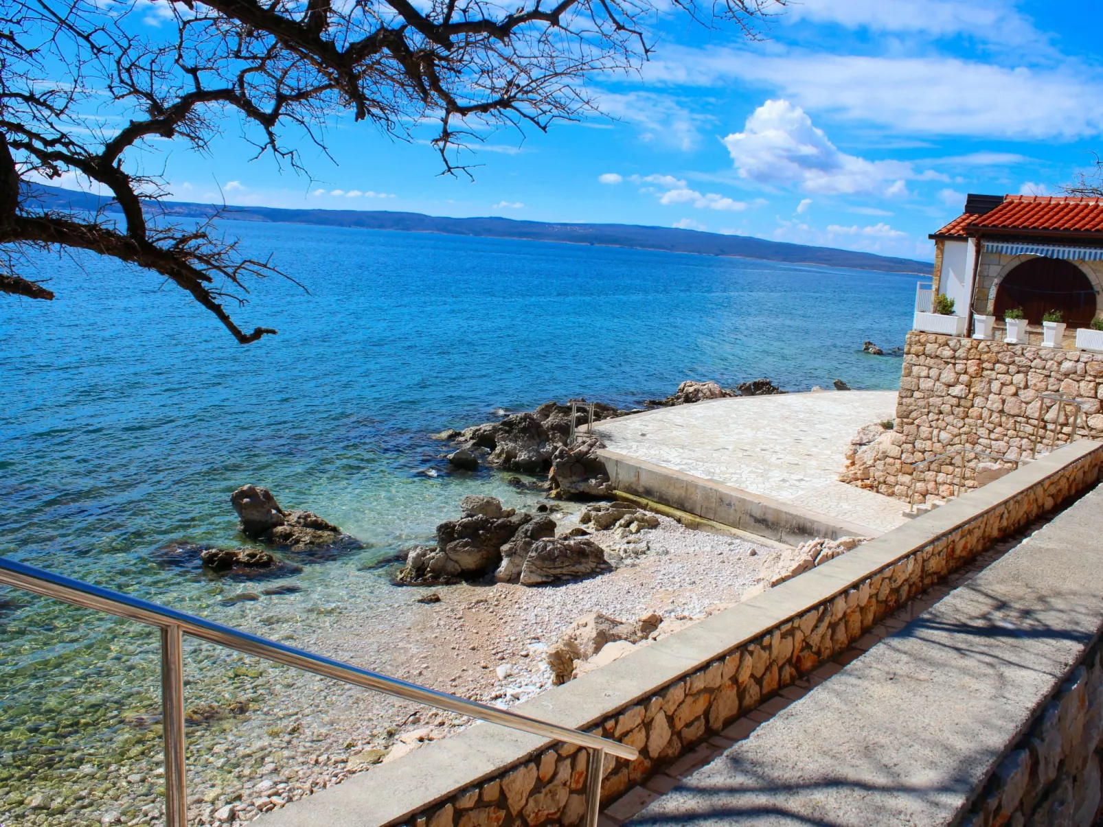 "Bribirska Obala" direkt am Strand-Draußen