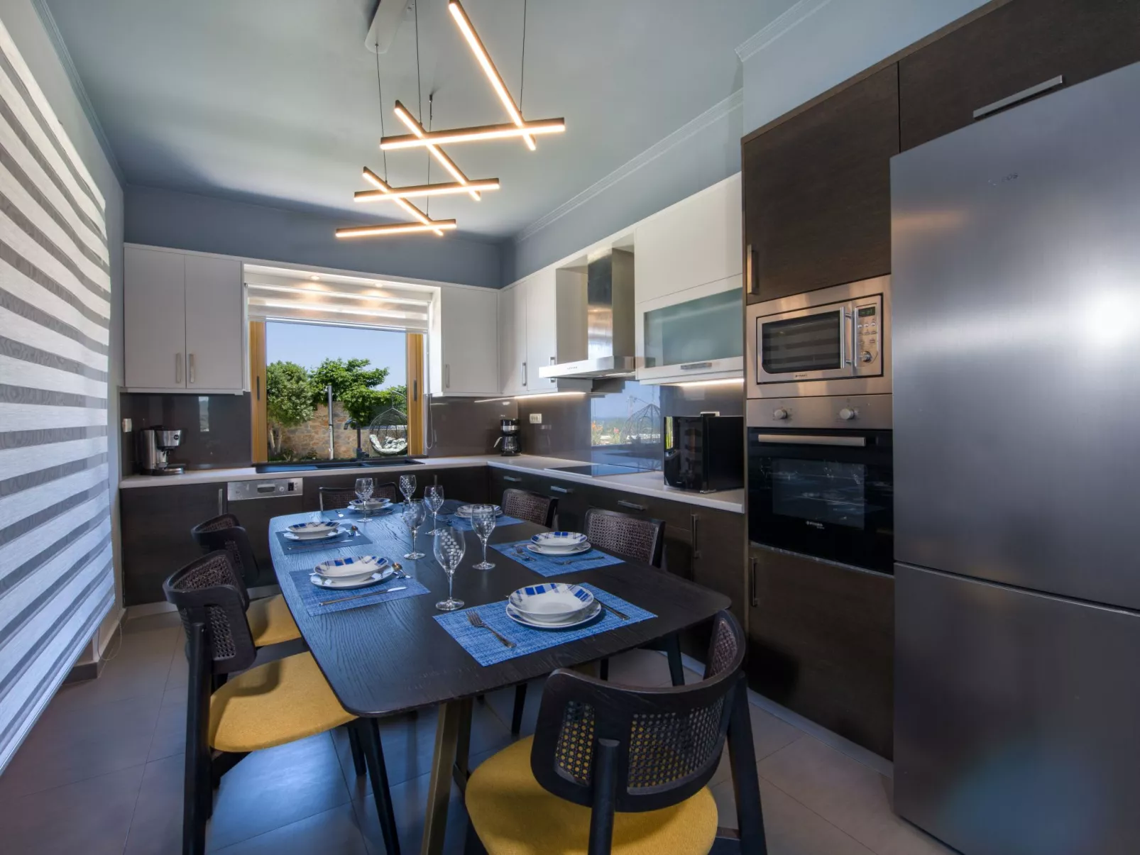 Ferienvilla mit Garten, Grill und Terrasse-Drinnen