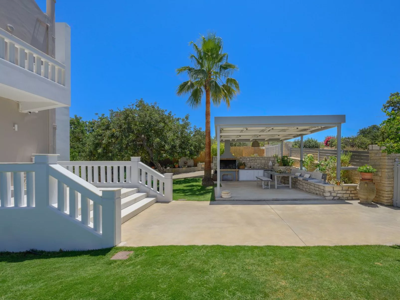 Villa mit Infinity-Pool und BBQ, Nähe zum Strand-Image-tags.info