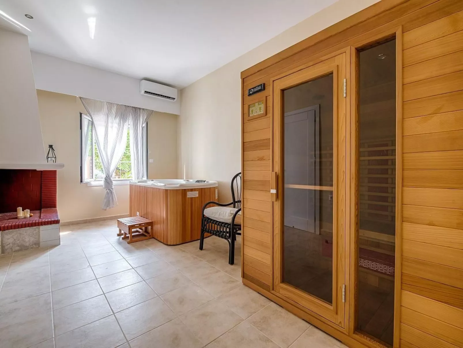 "Despina's Terrace"-Dedans