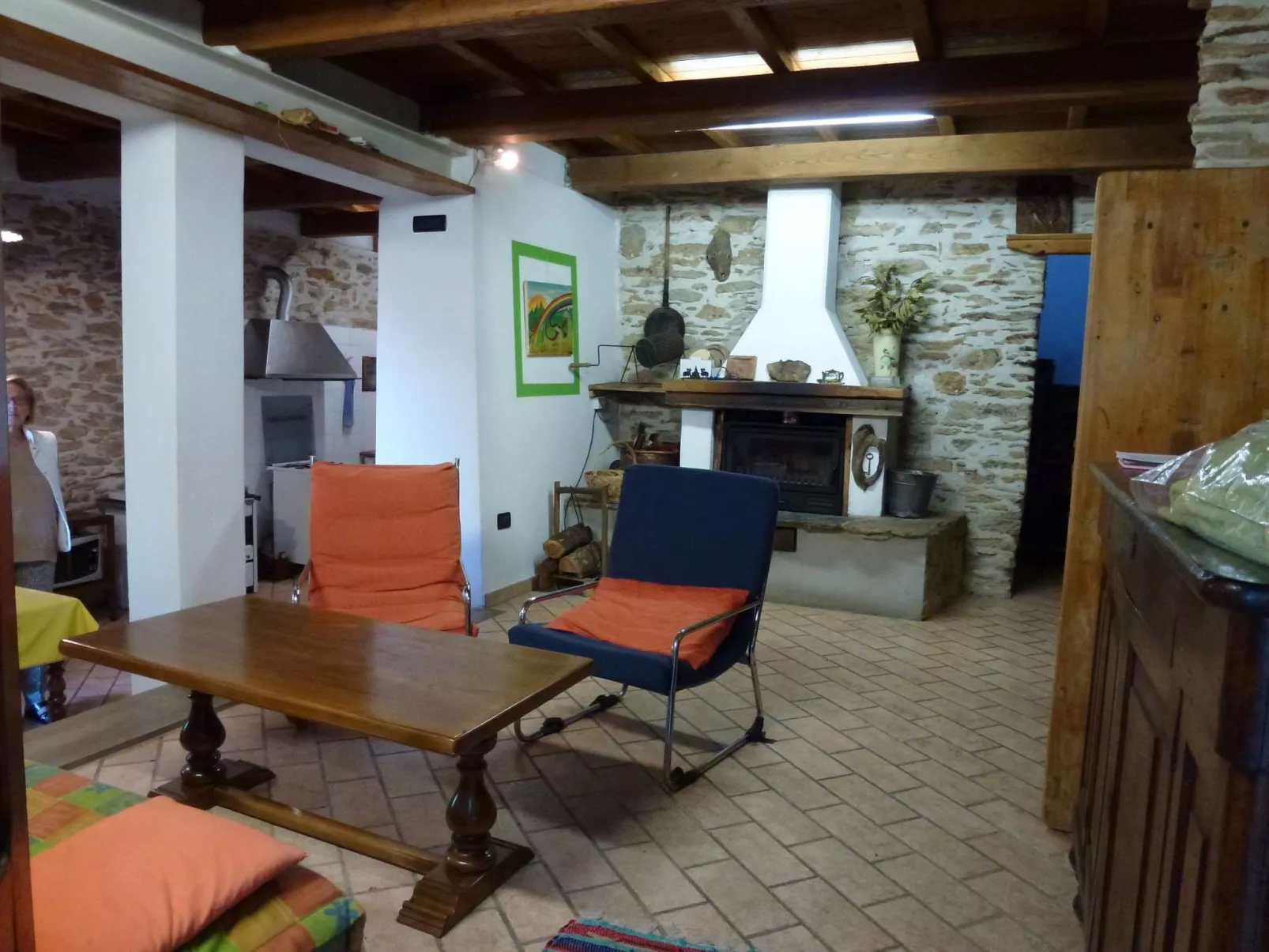 Mit Blick auf das Wasser-Dedans