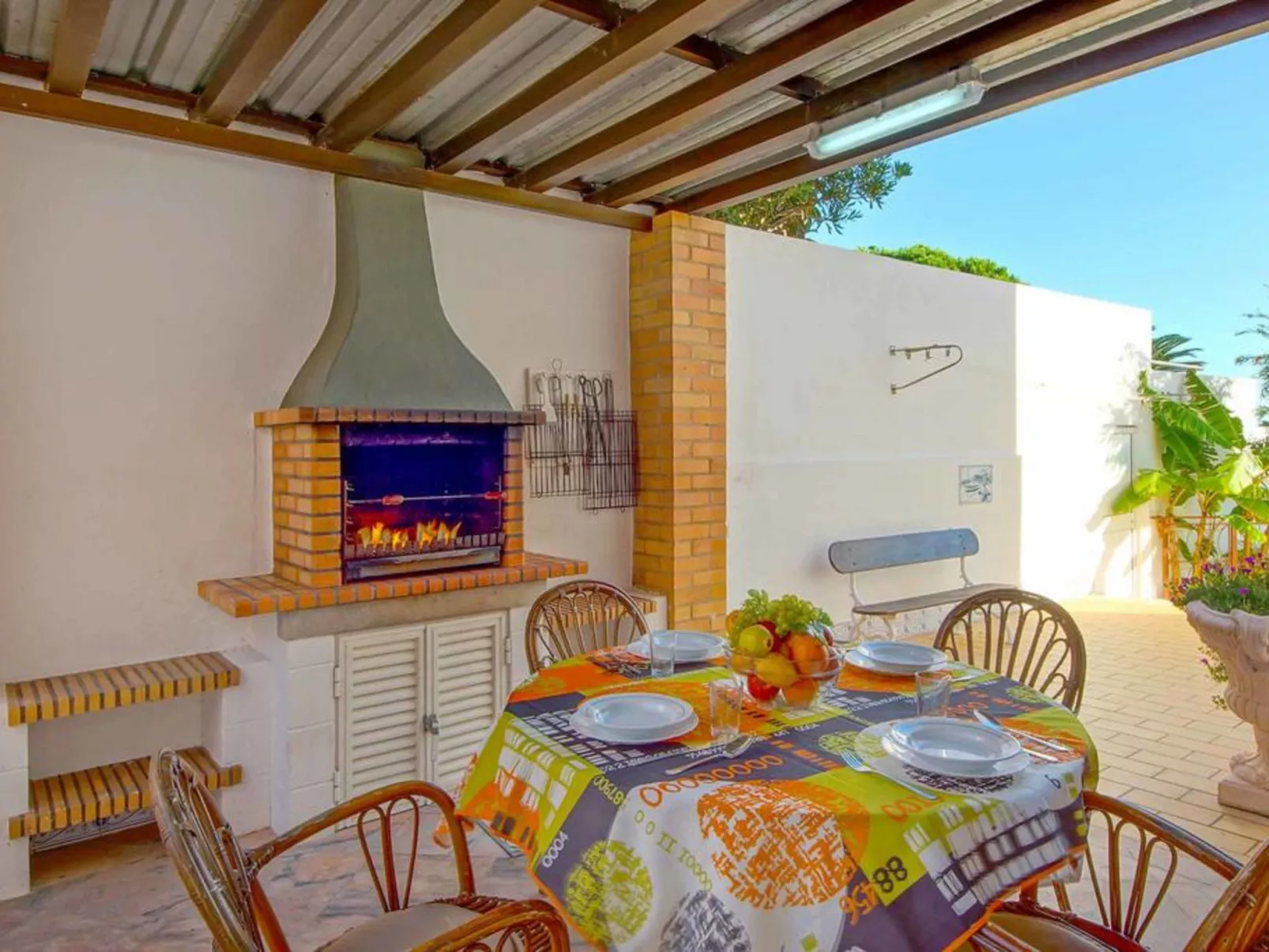 Chalet "Villa Albuar" mit eigenem Pool-Outside