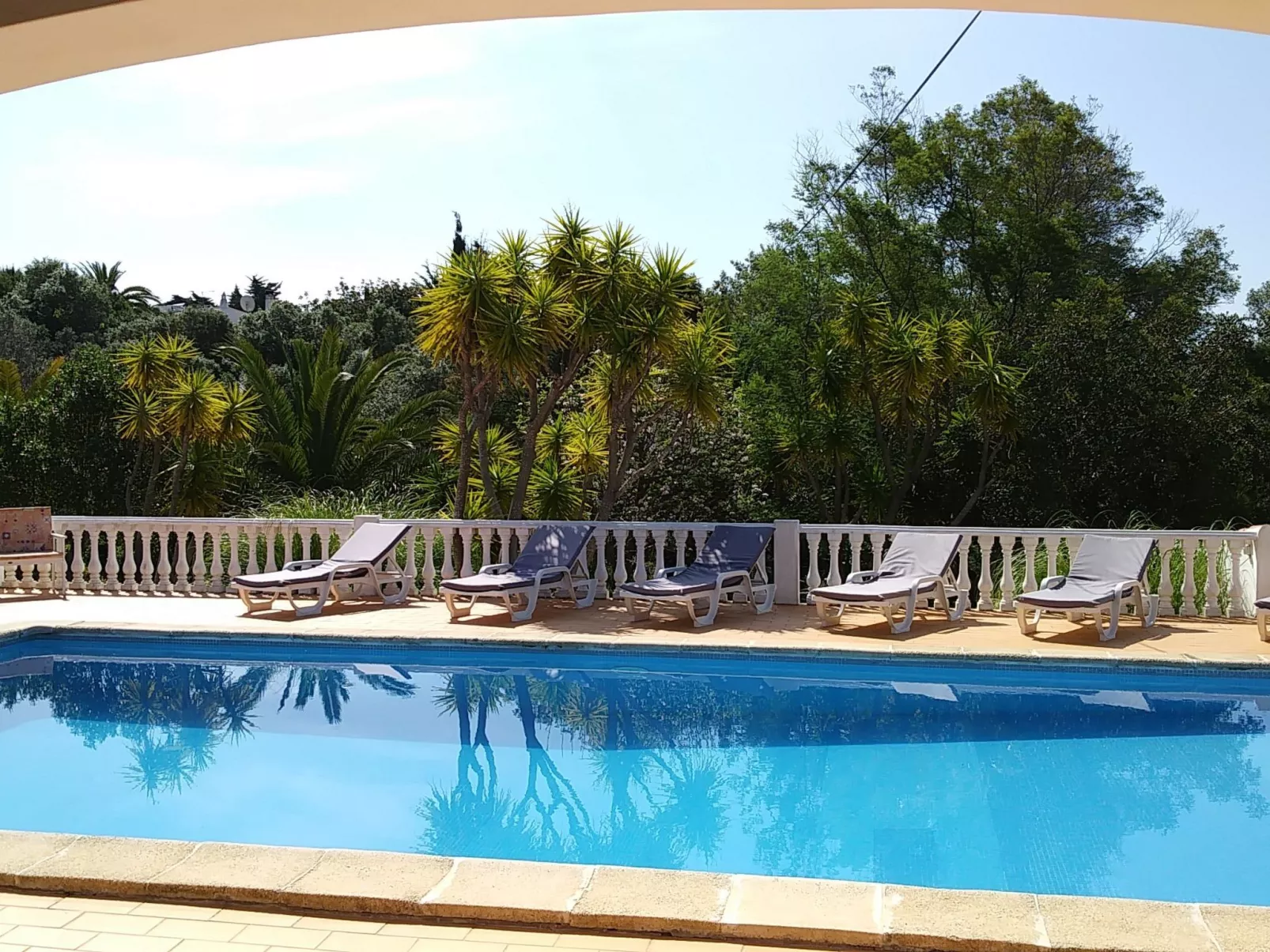 Mit Terrasse und Gemeinschaftspool-Draußen