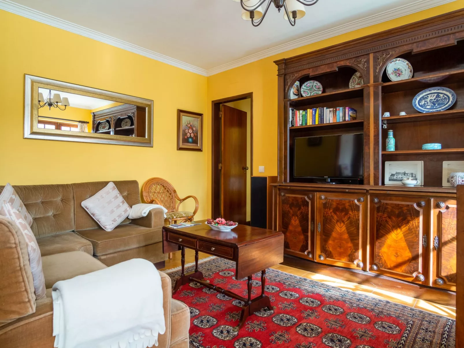 Schönes Ferienhaus in Colares mit Privatem Pool-Dedans