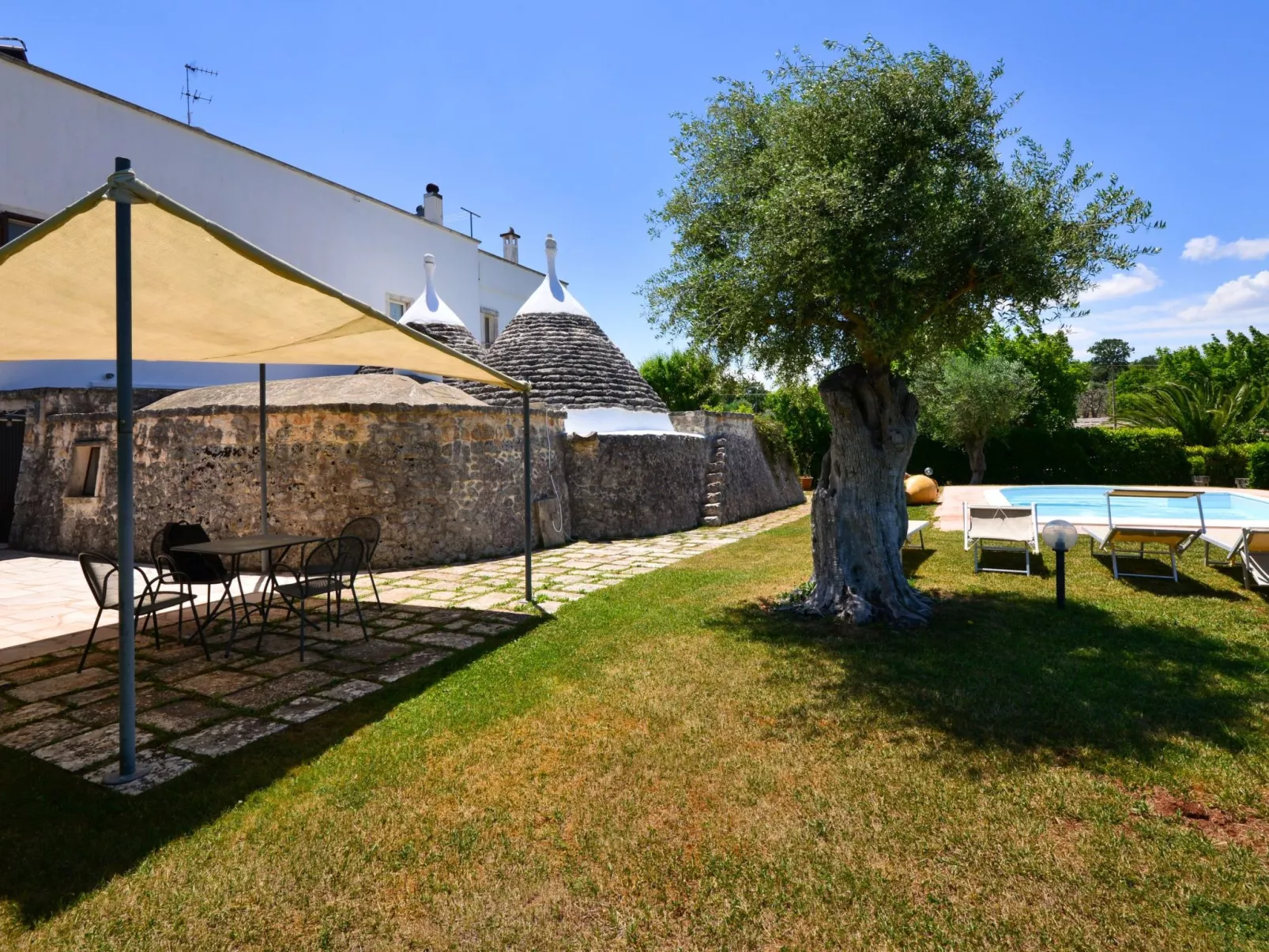 Trullo auf dem Lande in Ostuni mit privatem Pool-Outside