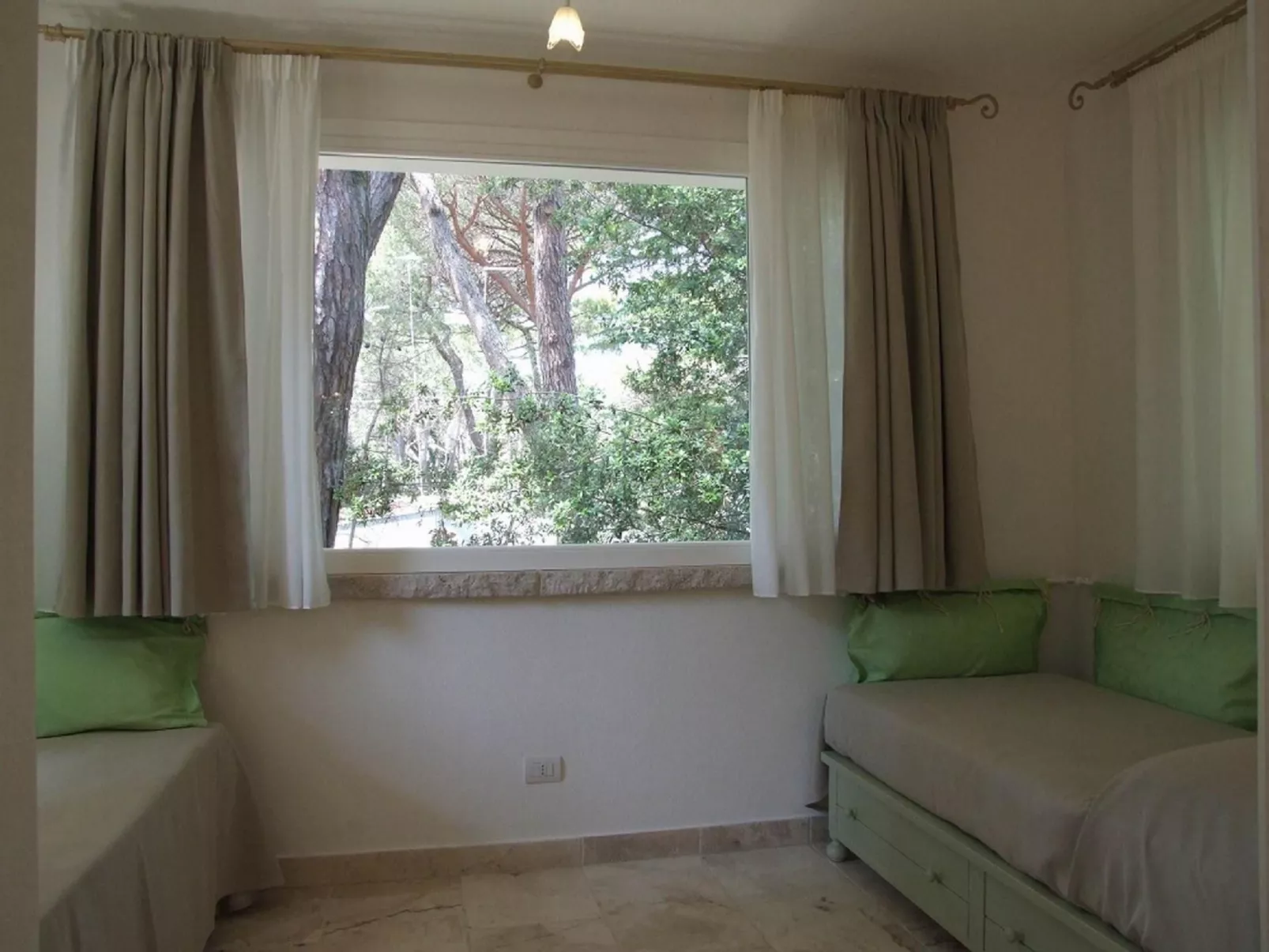 Iris' Wohnung mit Terrasse-Dedans