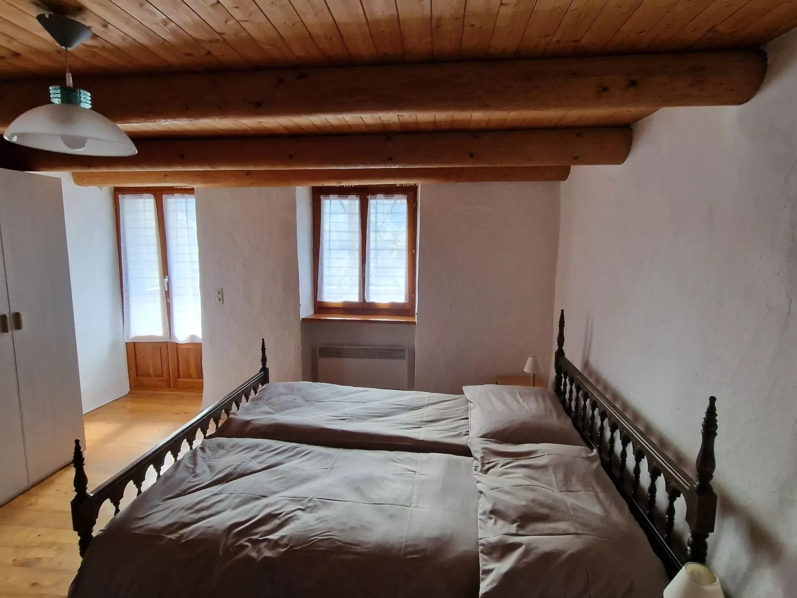 Chalet in den sonnigen Schweizer Südalpen-Image-tags.info