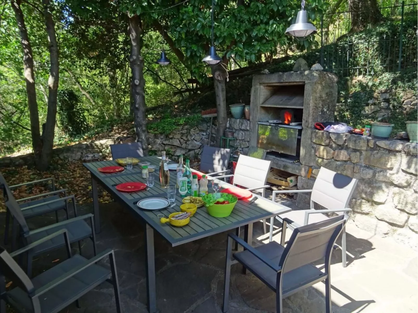 Klimatisiertes Ferienhaus mit Pool-Outside