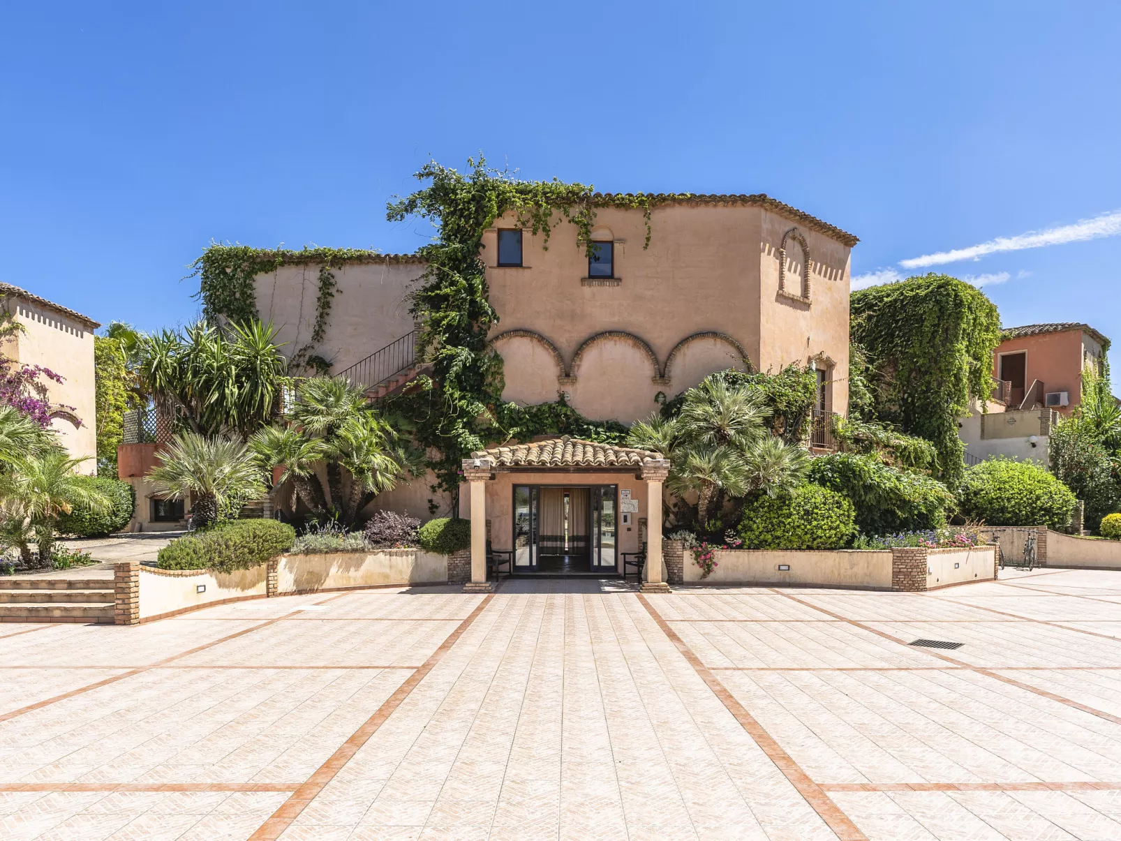 Baia delle Palme-Outside