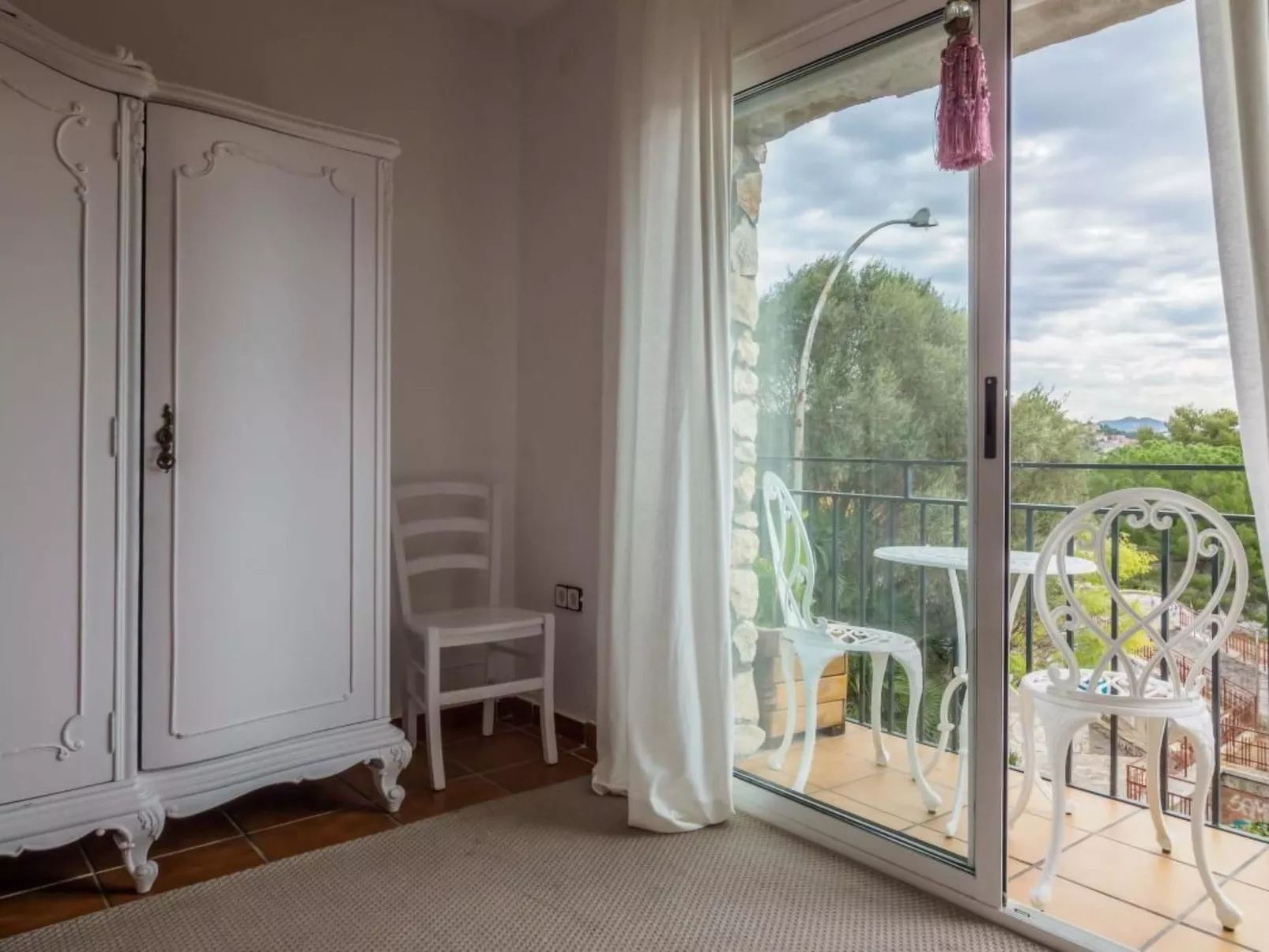 In Can Trabal mit Garten und Grill-Drinnen