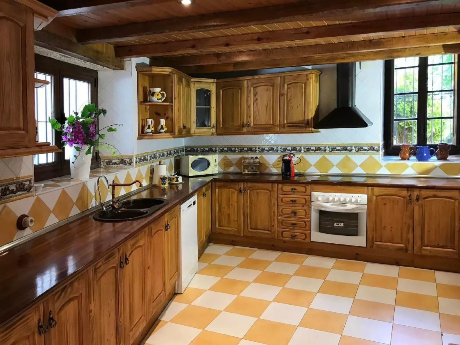 Masia Can Trabal für 24 Gäste mit privatem Pool in der Nähe von Sitges