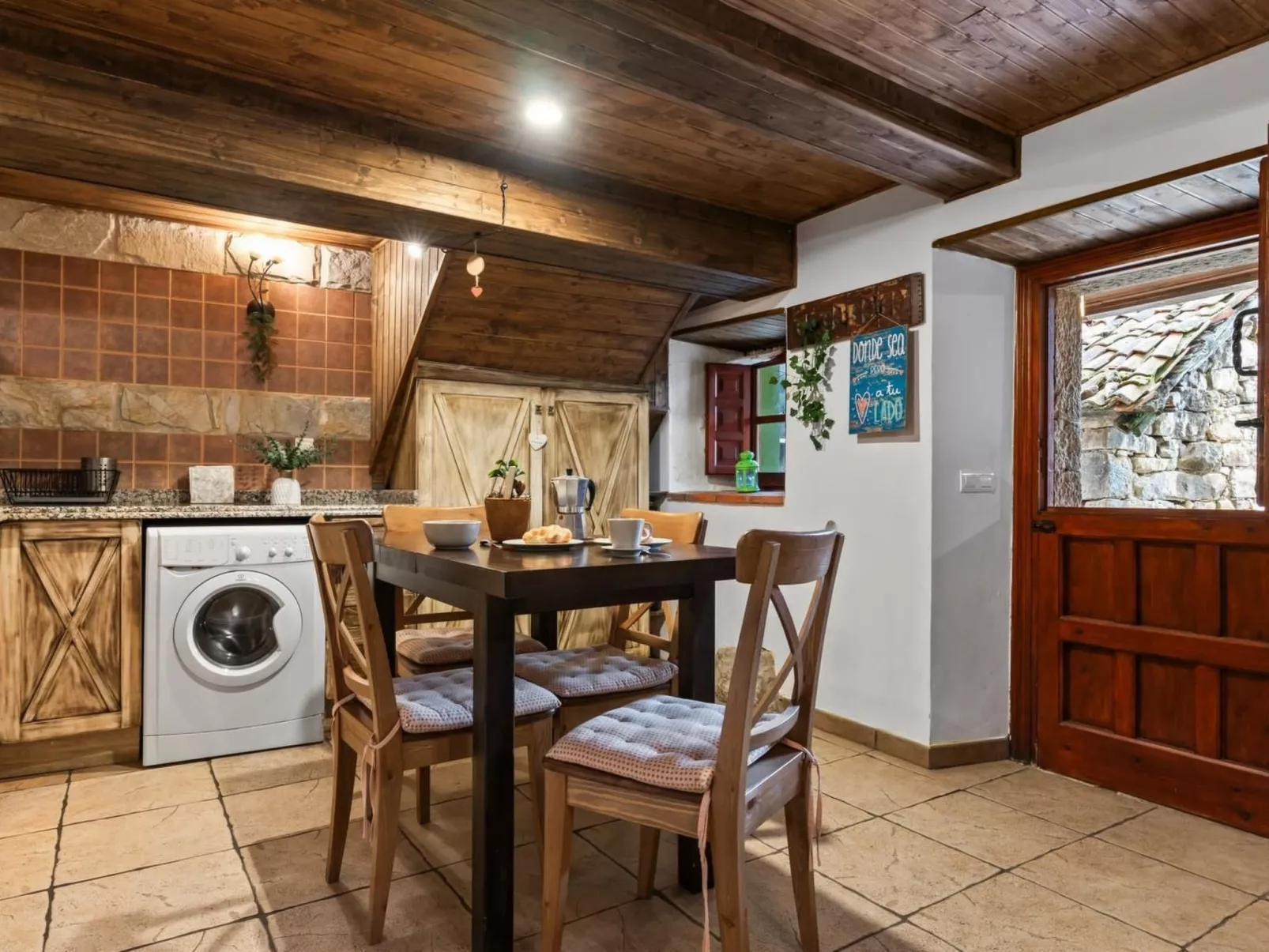 Berghütte mit Terrasse, Kamin und Jacuzzi-Image-tags.info