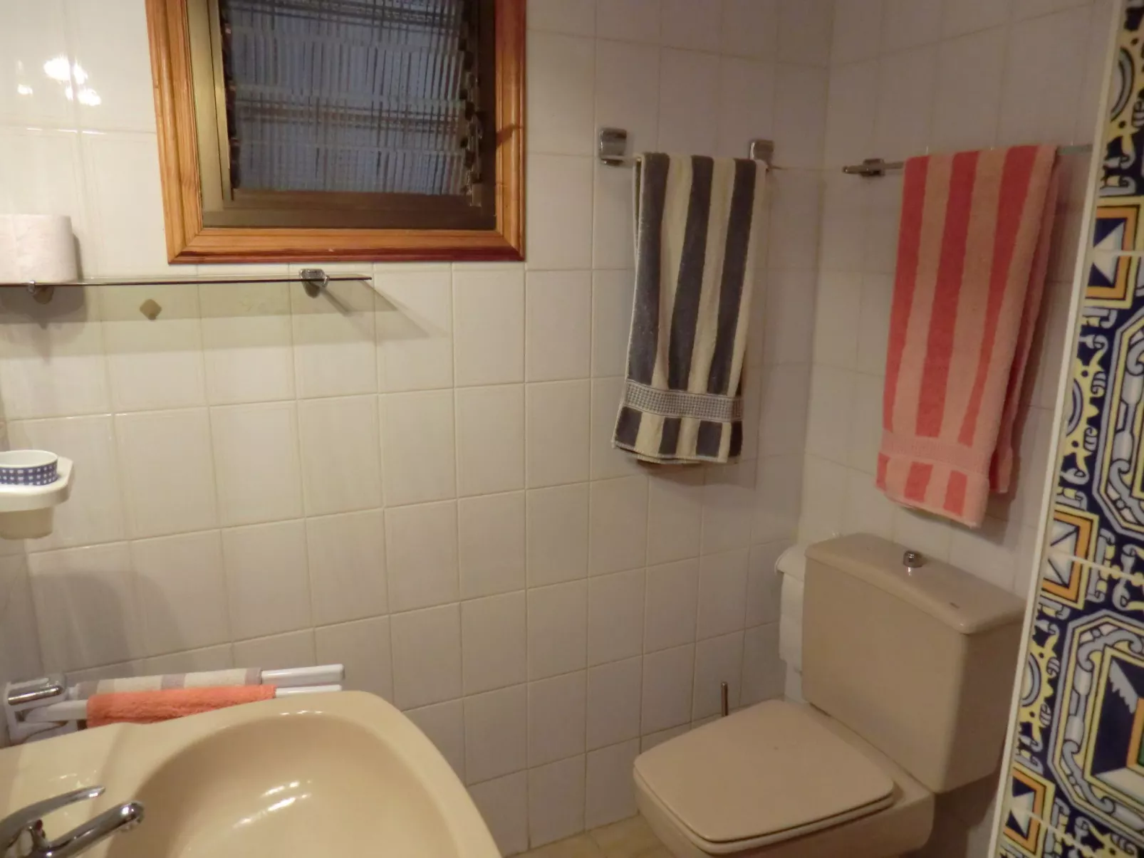 Ruhige Ferienwohnung mit Pool und Meerblick