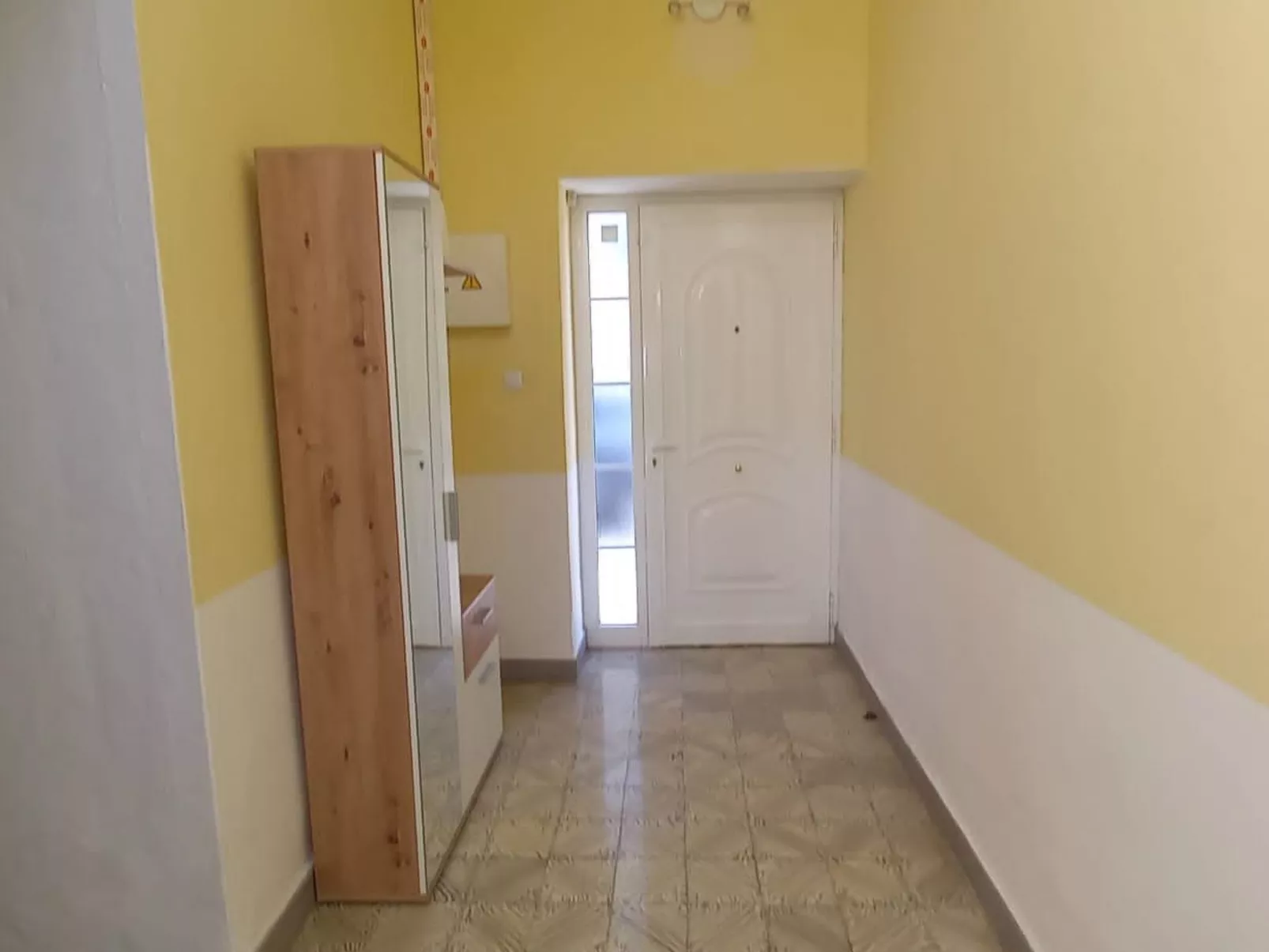 Edara Home - Haus mit privatem Garten-Drinnen