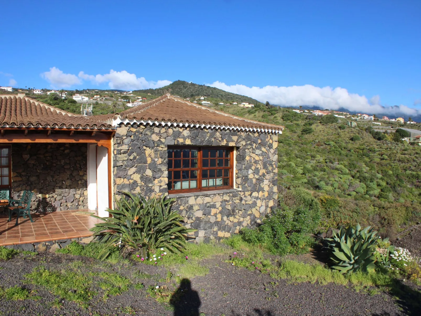 In Monte Breñas mit Grill, Terrasse und Garten-Outside