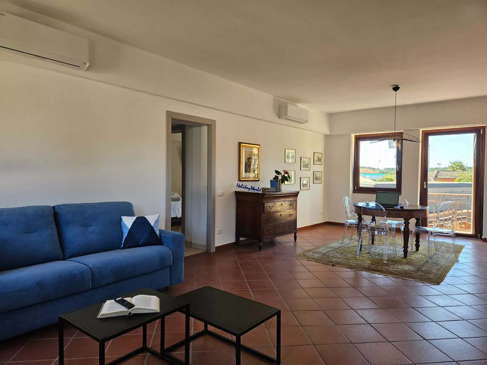 Zwischen Seen und Hügeln in Pina by Holiday World-Drinnen