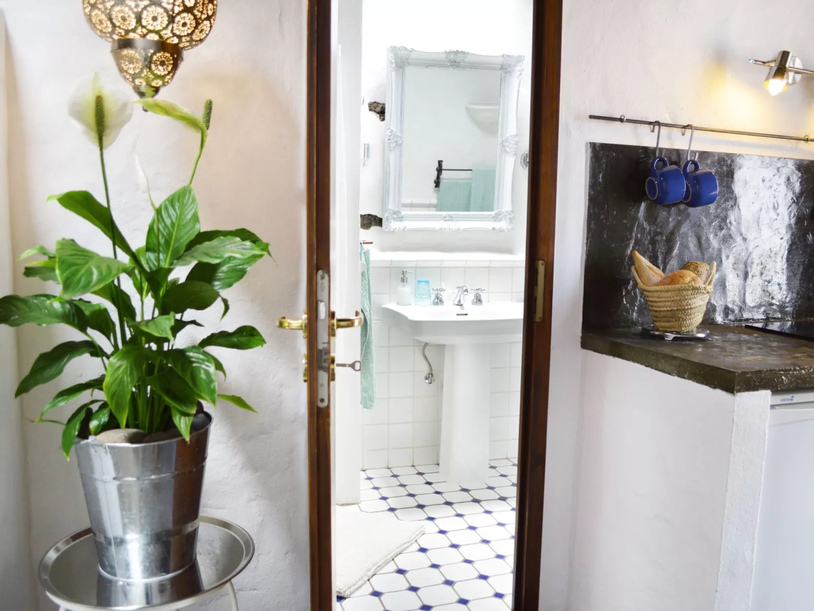 Casita Aloe in Uga-Inside