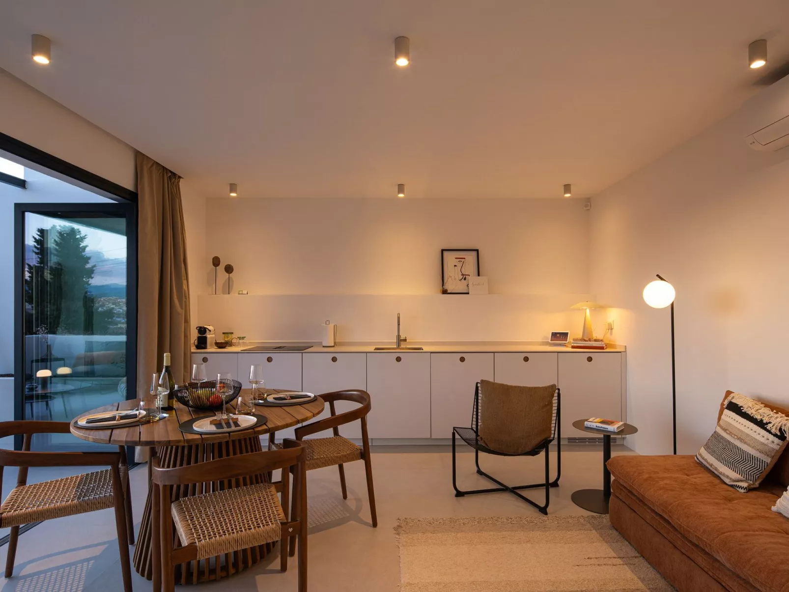 Privater Pool - Terrasse mit Aussicht - Tolle Lage-Dedans