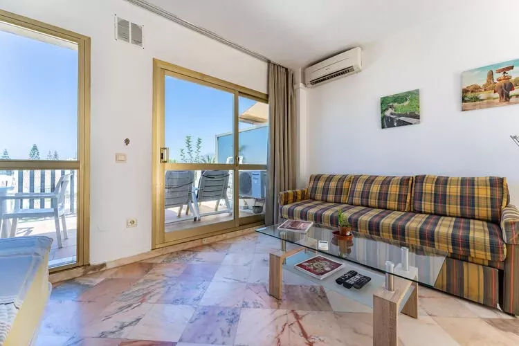 CT 103 - Faro's Romana Playa Studio 142-Living room