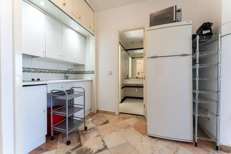 CT 103 - Faro's Romana Playa Studio 142-Kitchen