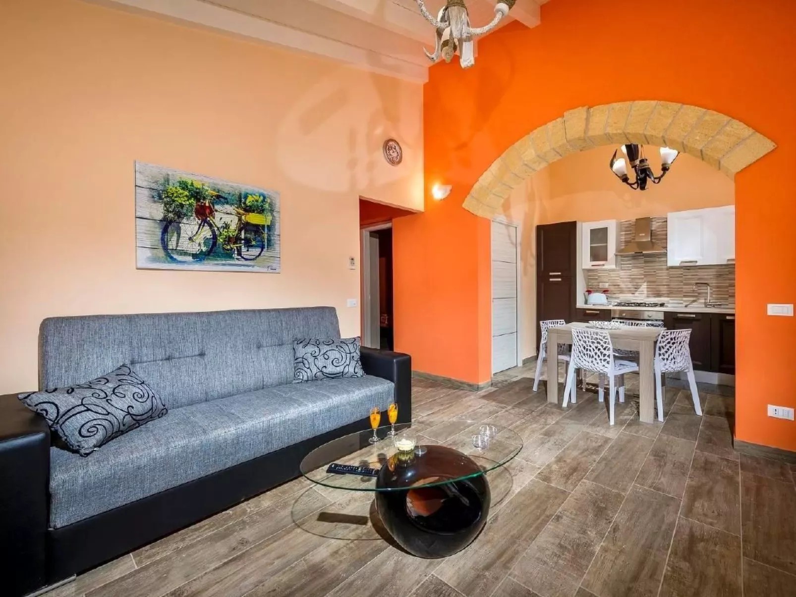 "Mare e Monti" mit eigenem Pool-Dedans