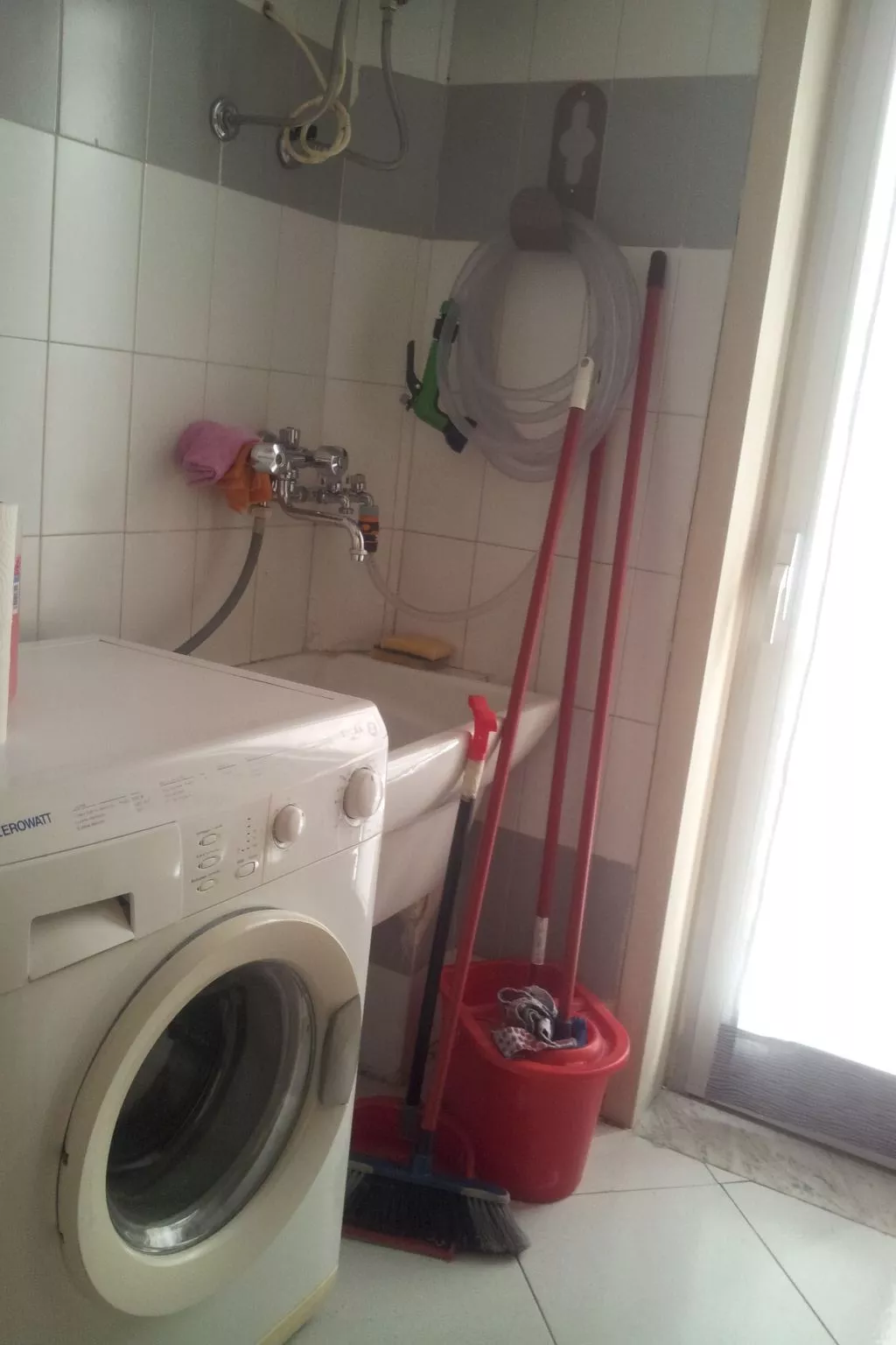 Gemütliche Wohnung in Borgo-Sanzio mit Privatparkplatz-Dedans