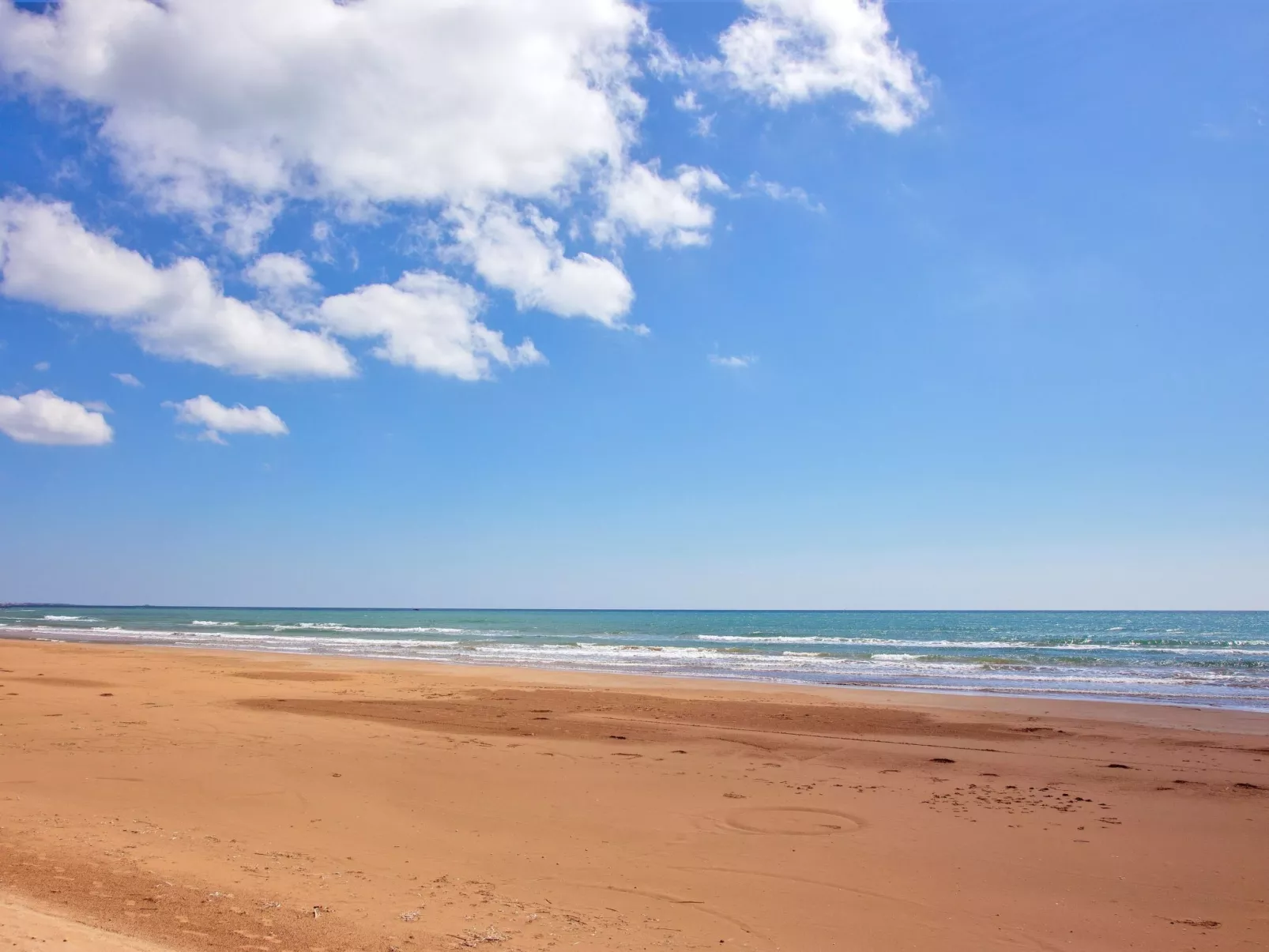Schöner zentraler Bungalow direkt am Sandstrand auf Sizilien-Environnement