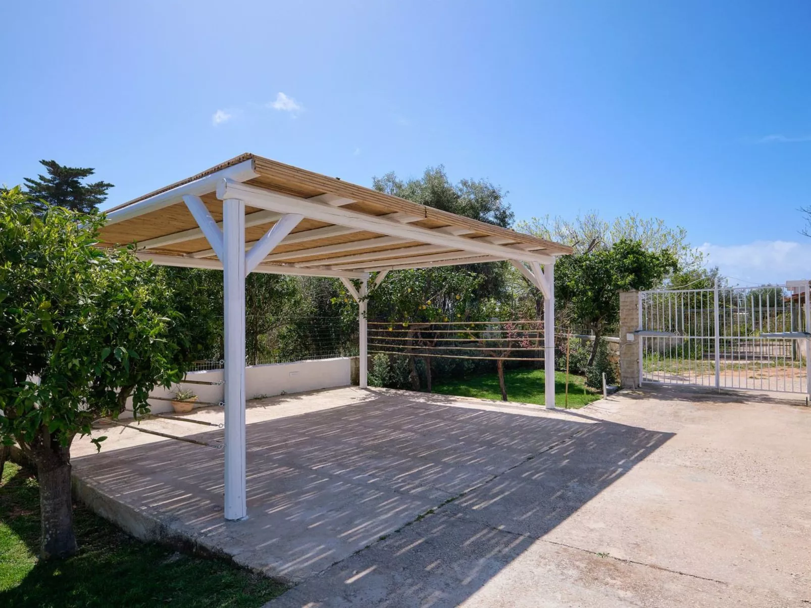 Villa Teti, mit Schwimmbad und in der Nähe des Strandes-Image-tags.info