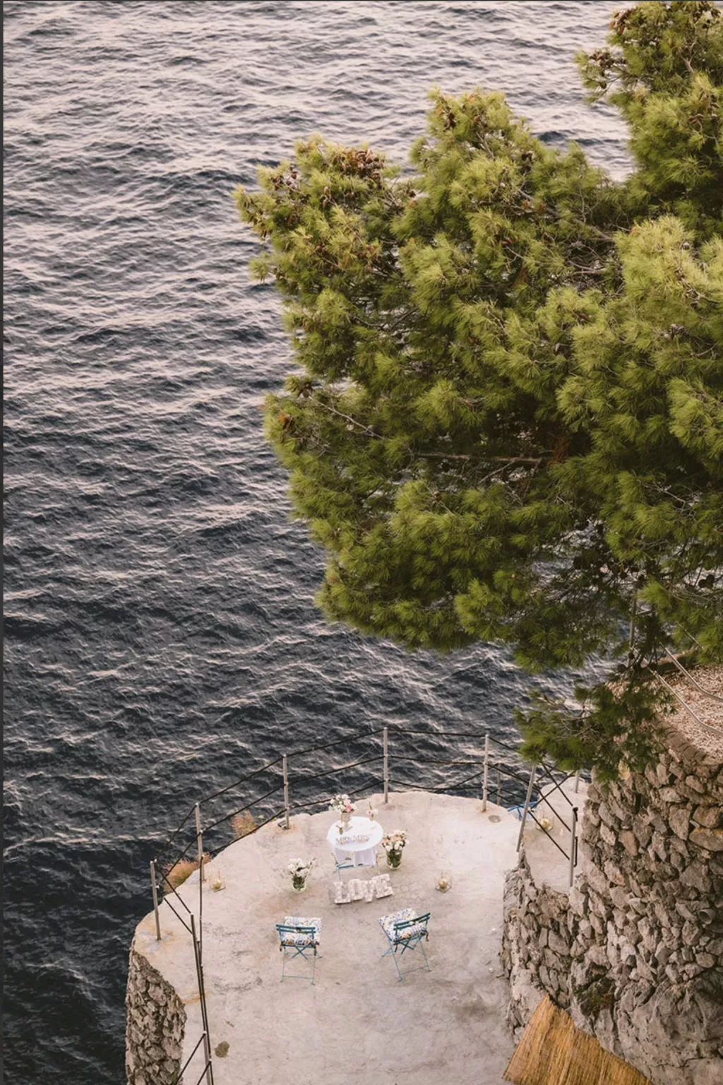 Villa auf einer natürlichen Klippe mit Blick auf das Meer, nur wenige Schritte-Image-tags.info