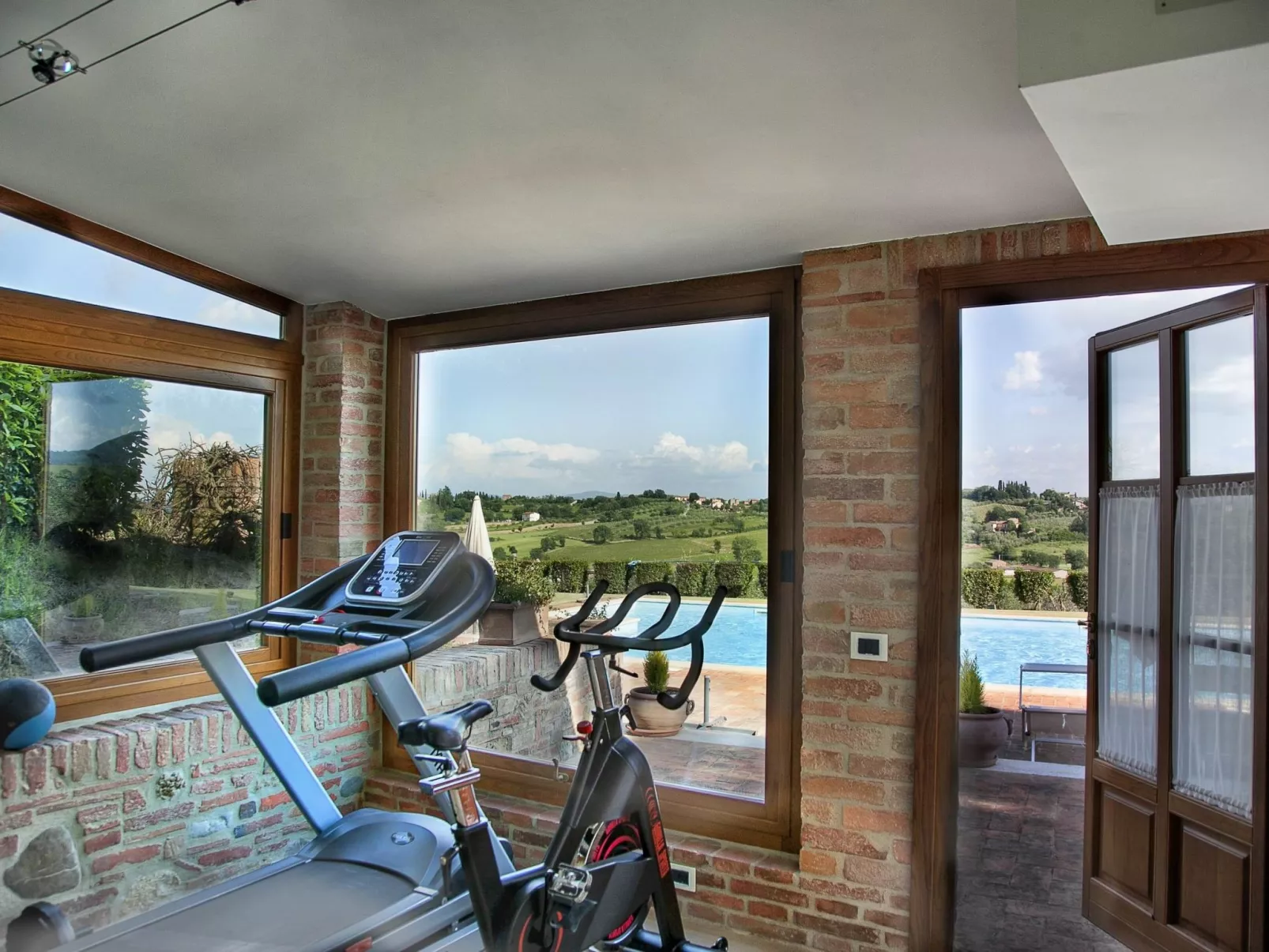 Flach 'Girasole Sanguineto'-Drinnen