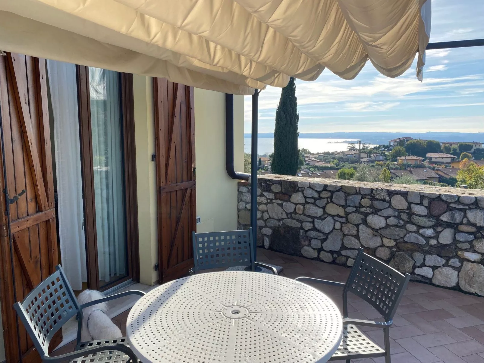 Helle Wohnung in den Hügeln des Gardasees-Draußen