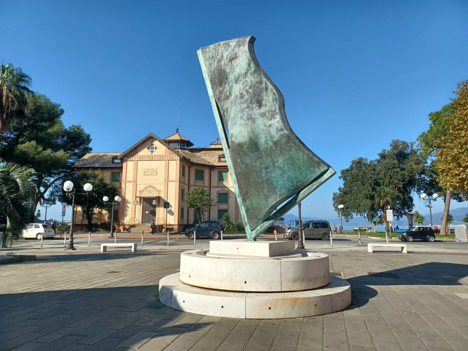 House Holiday Sea by Holiday World-Outside